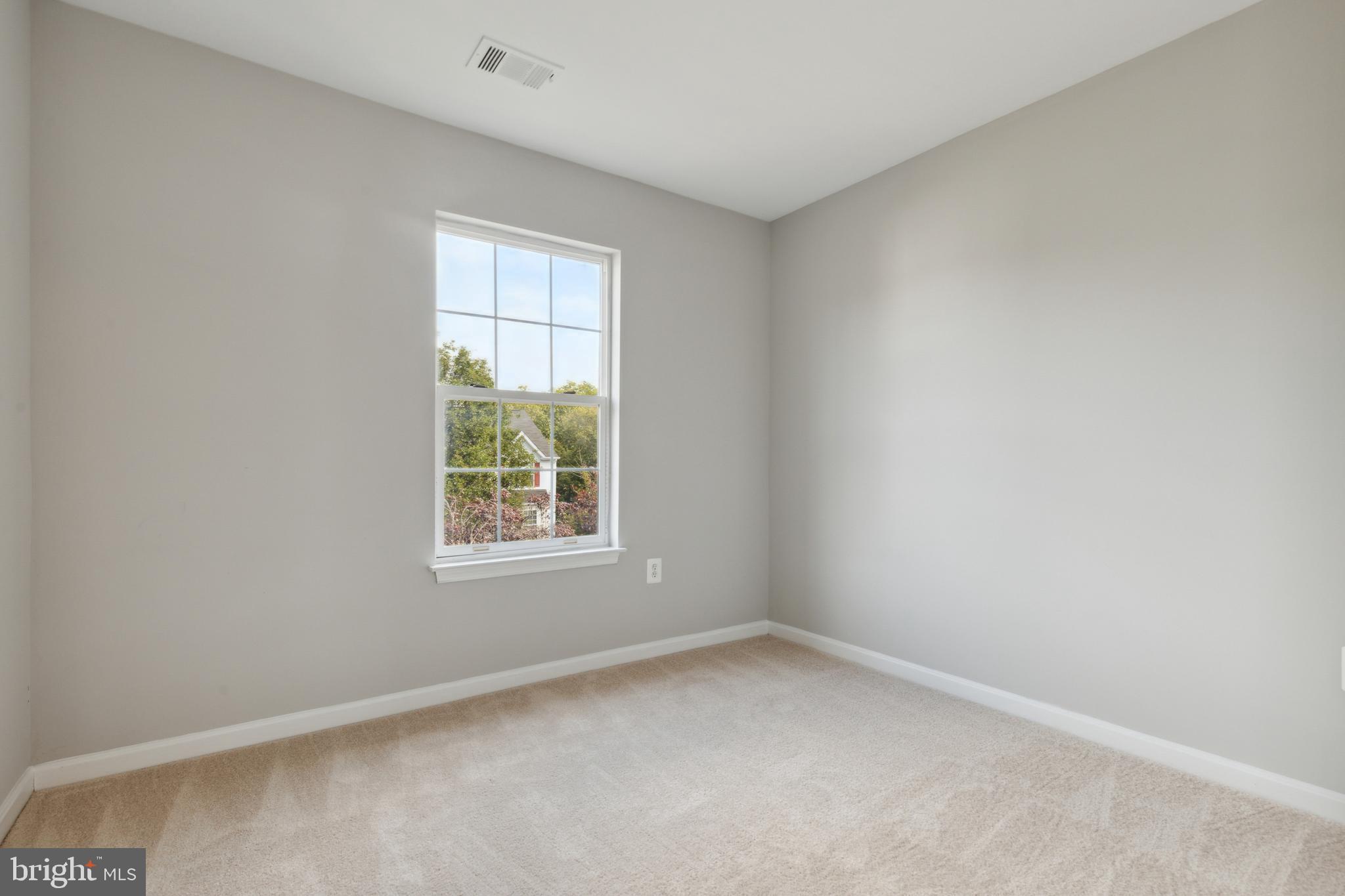 COURTS OF ASHBURN - Residential