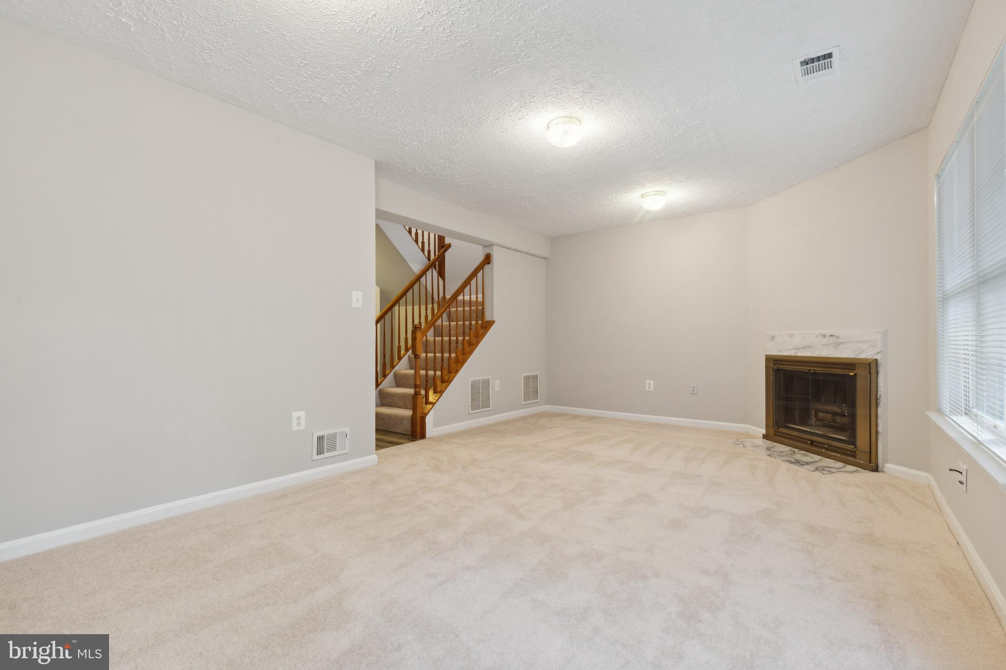 COURTS OF ASHBURN - Residential