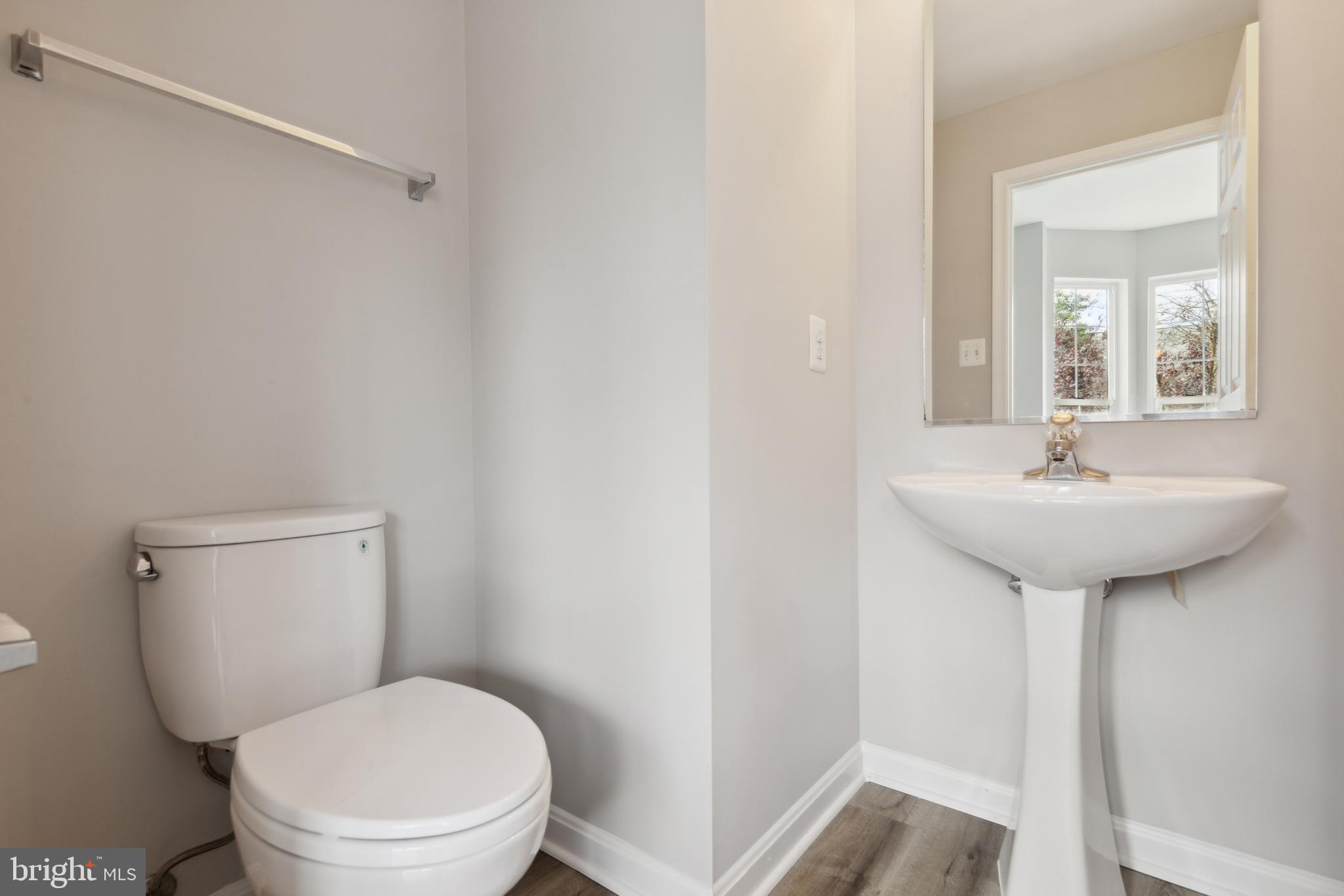 COURTS OF ASHBURN - Residential