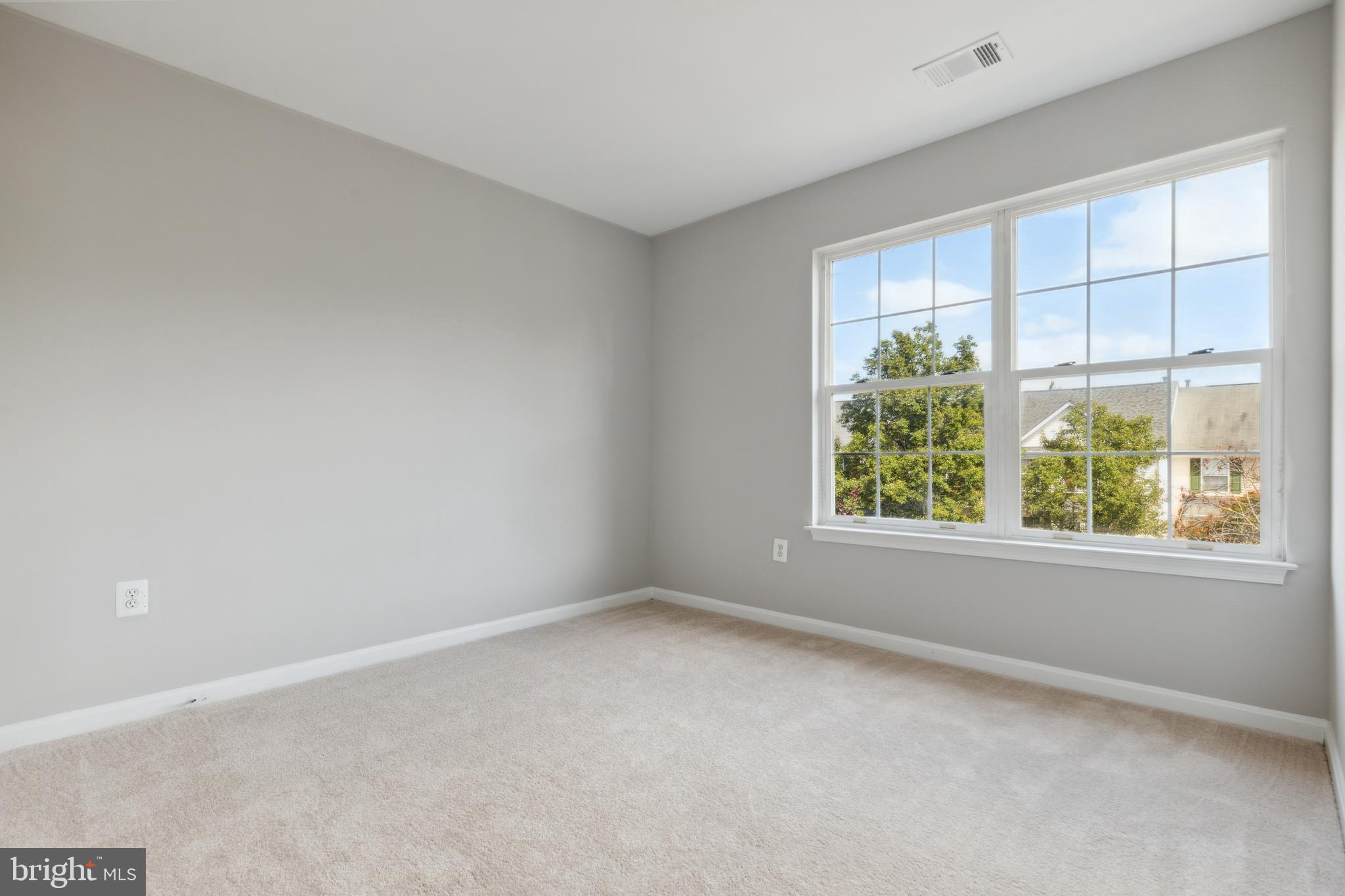 COURTS OF ASHBURN - Residential