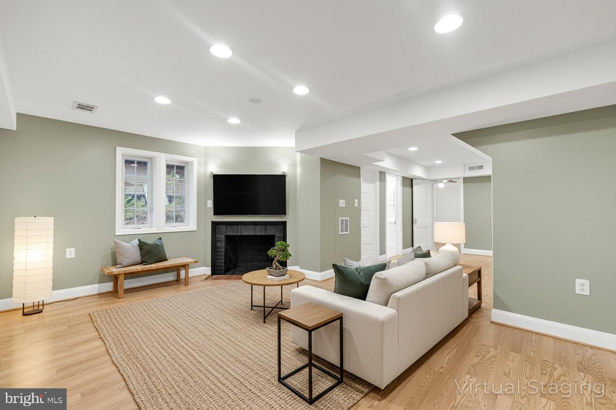 AMERICAN UNIVERSITY PARK - Residential