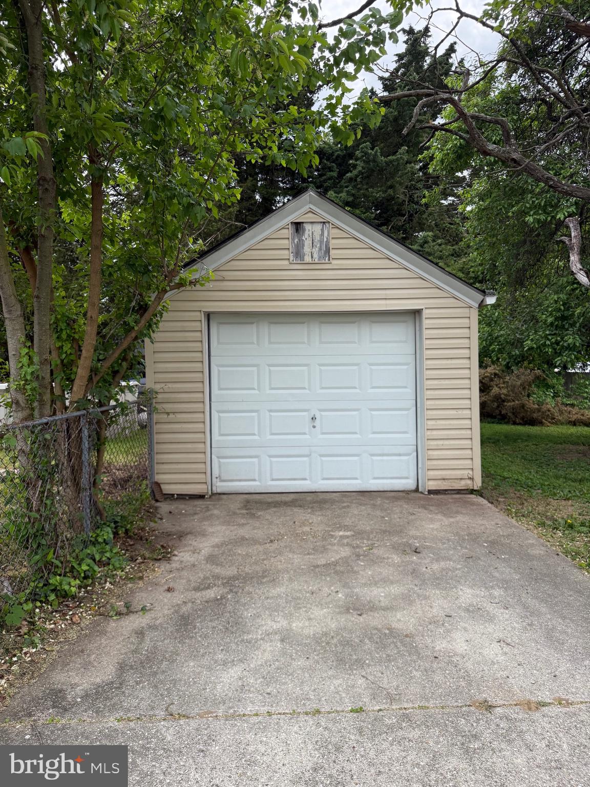 827 E DIVISION STREET