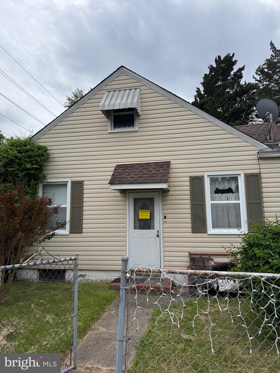 827 E DIVISION STREET