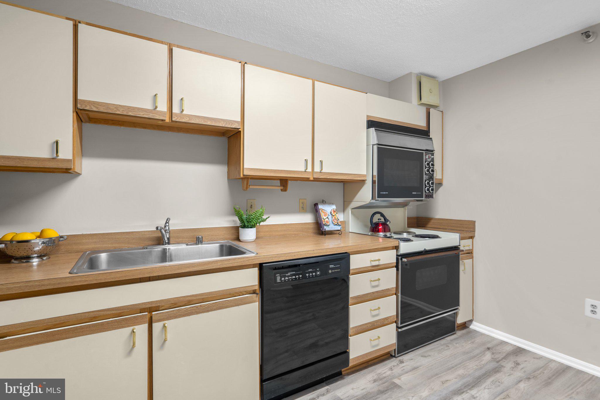 GREENS AT LEISURE WORLD - Residential