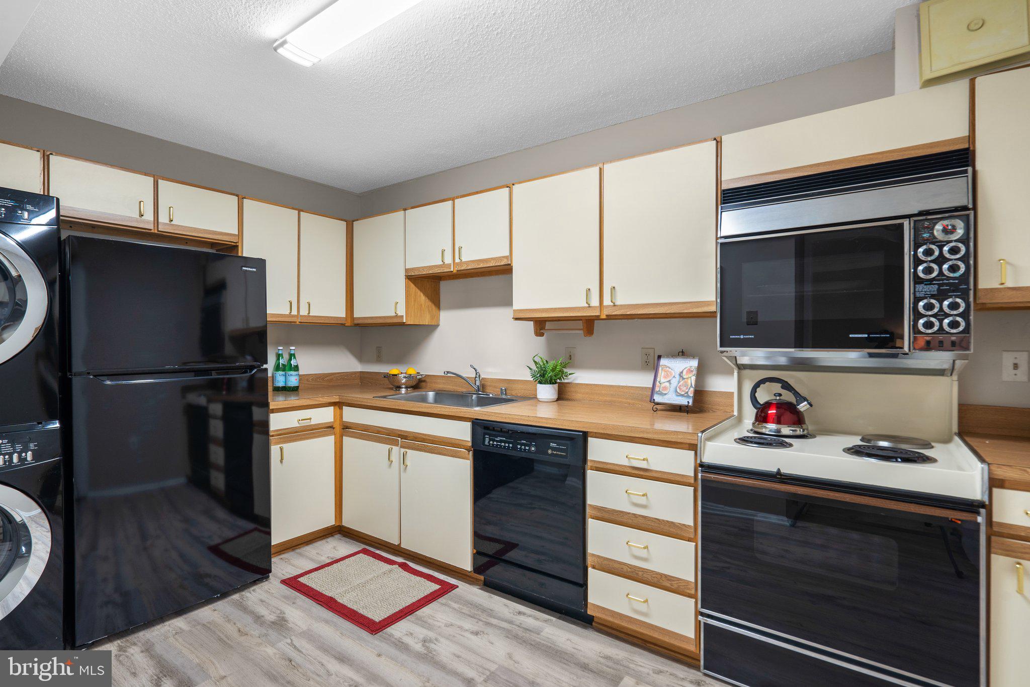 GREENS AT LEISURE WORLD - Residential