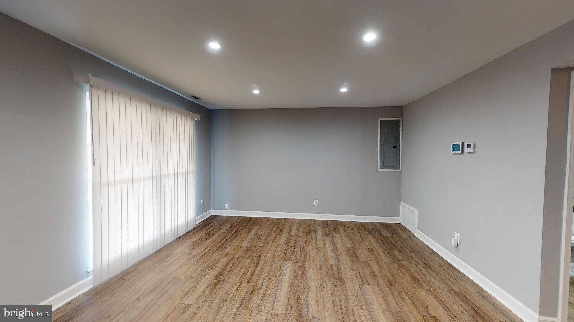 HOLLY PARK - Residential