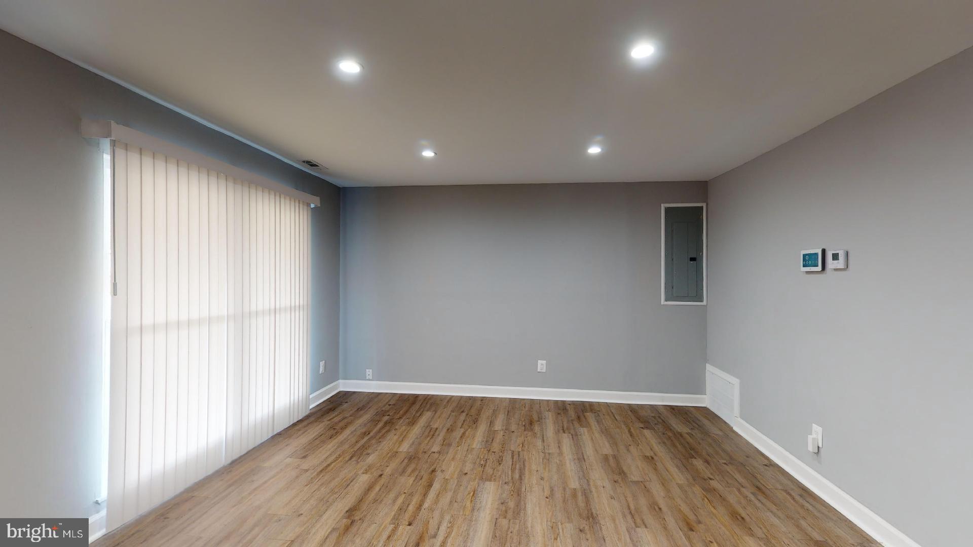 HOLLY PARK - Residential