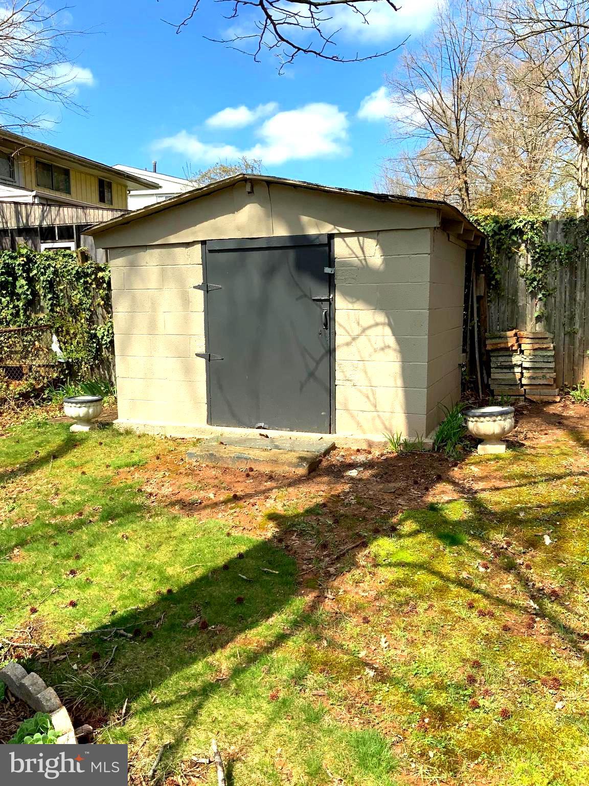 HOLLY PARK - Residential