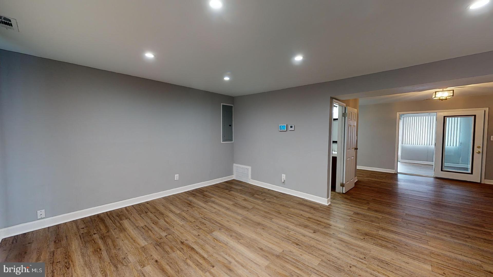 HOLLY PARK - Residential