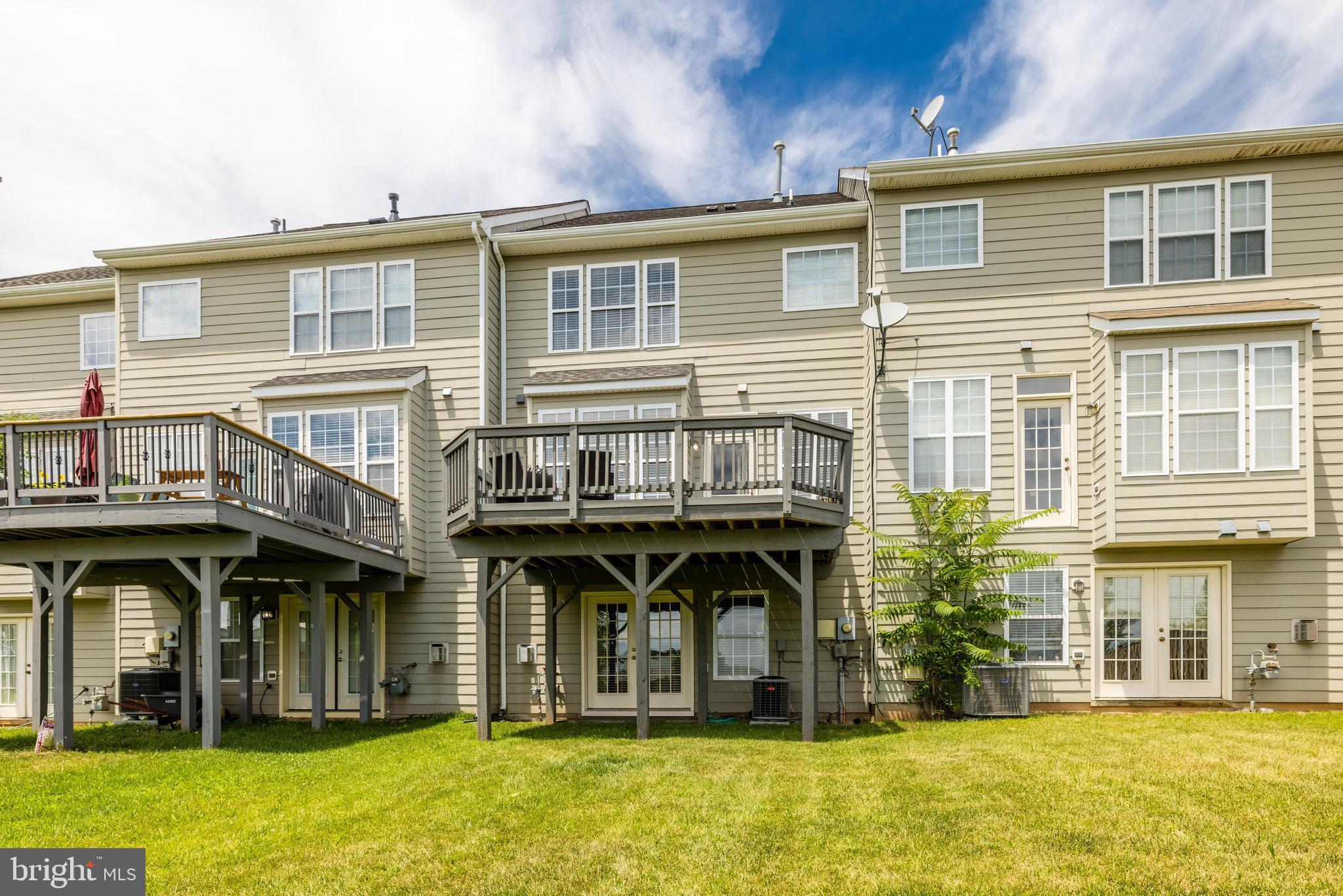 POTOMAC CROSSING - Residential