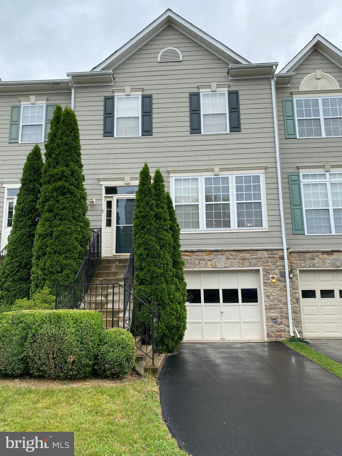 POTOMAC CROSSING - Residential