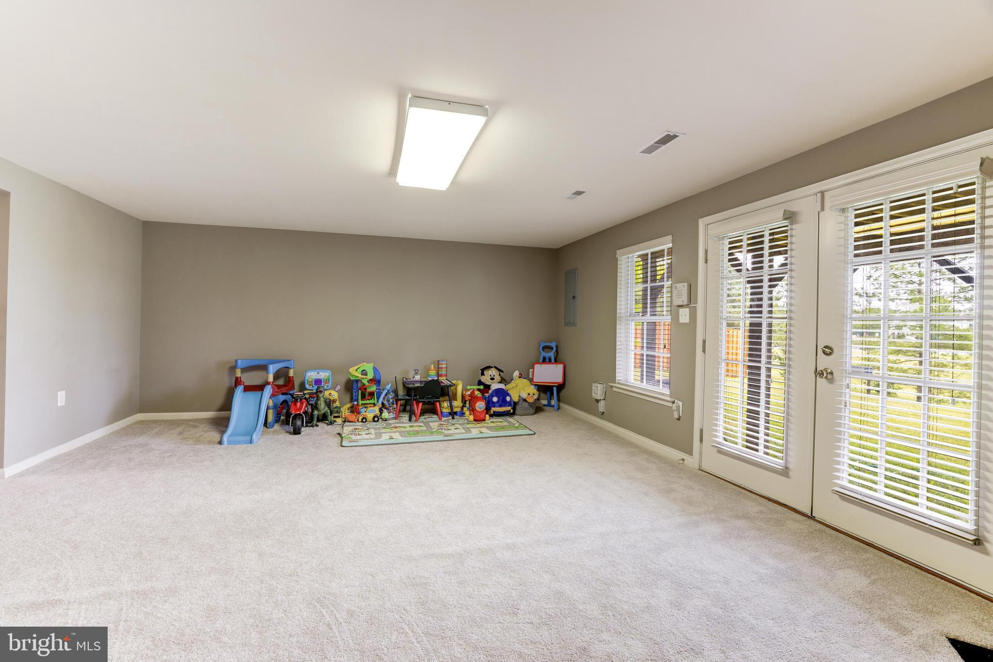 POTOMAC CROSSING - Residential