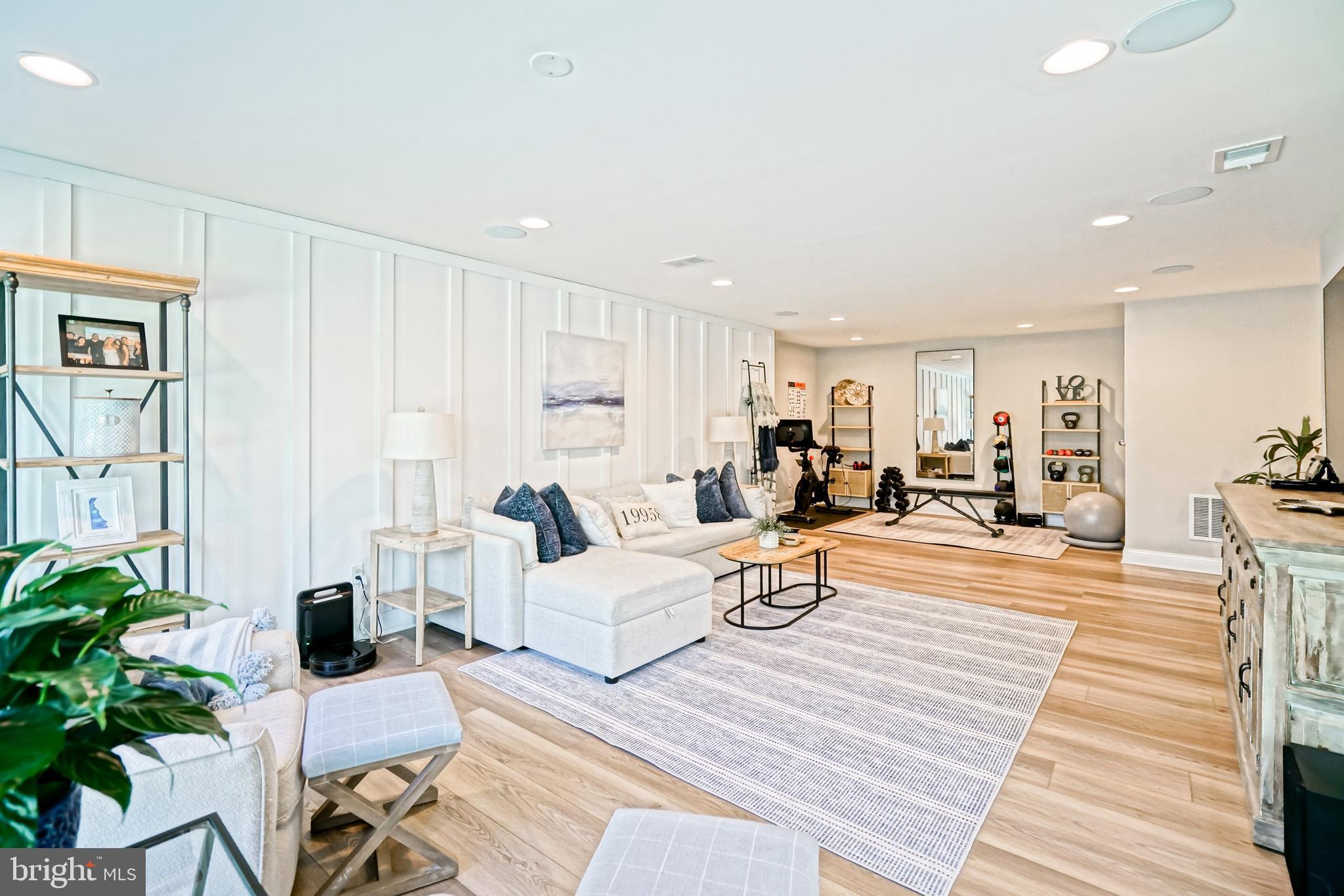 TIDEWATER LANDING - Residential