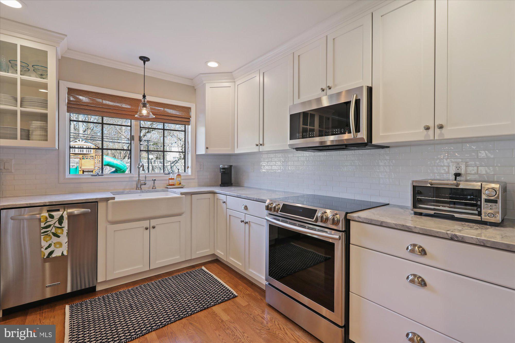 MAKEFIELD MANOR - Residential
