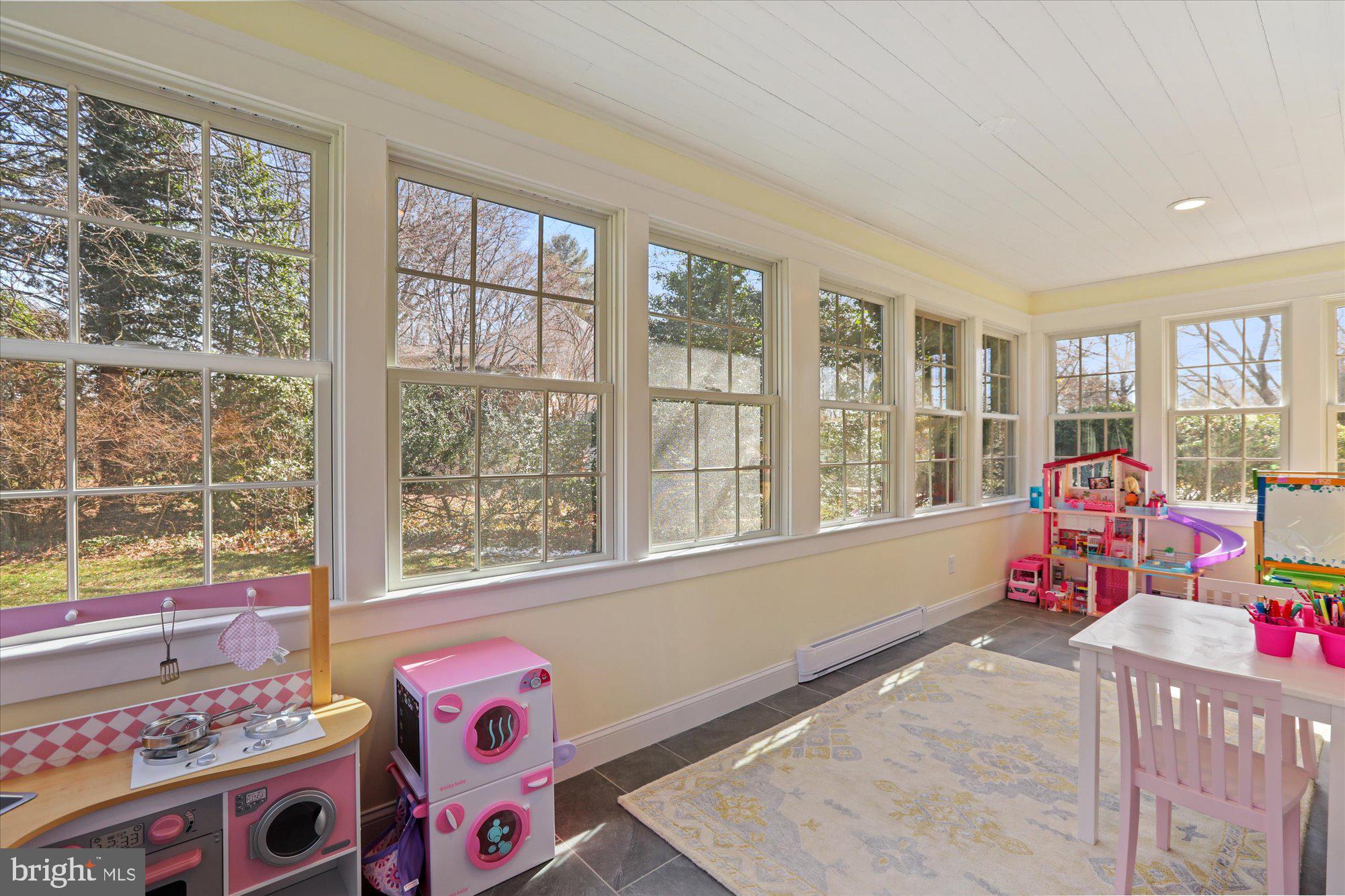 MAKEFIELD MANOR - Residential