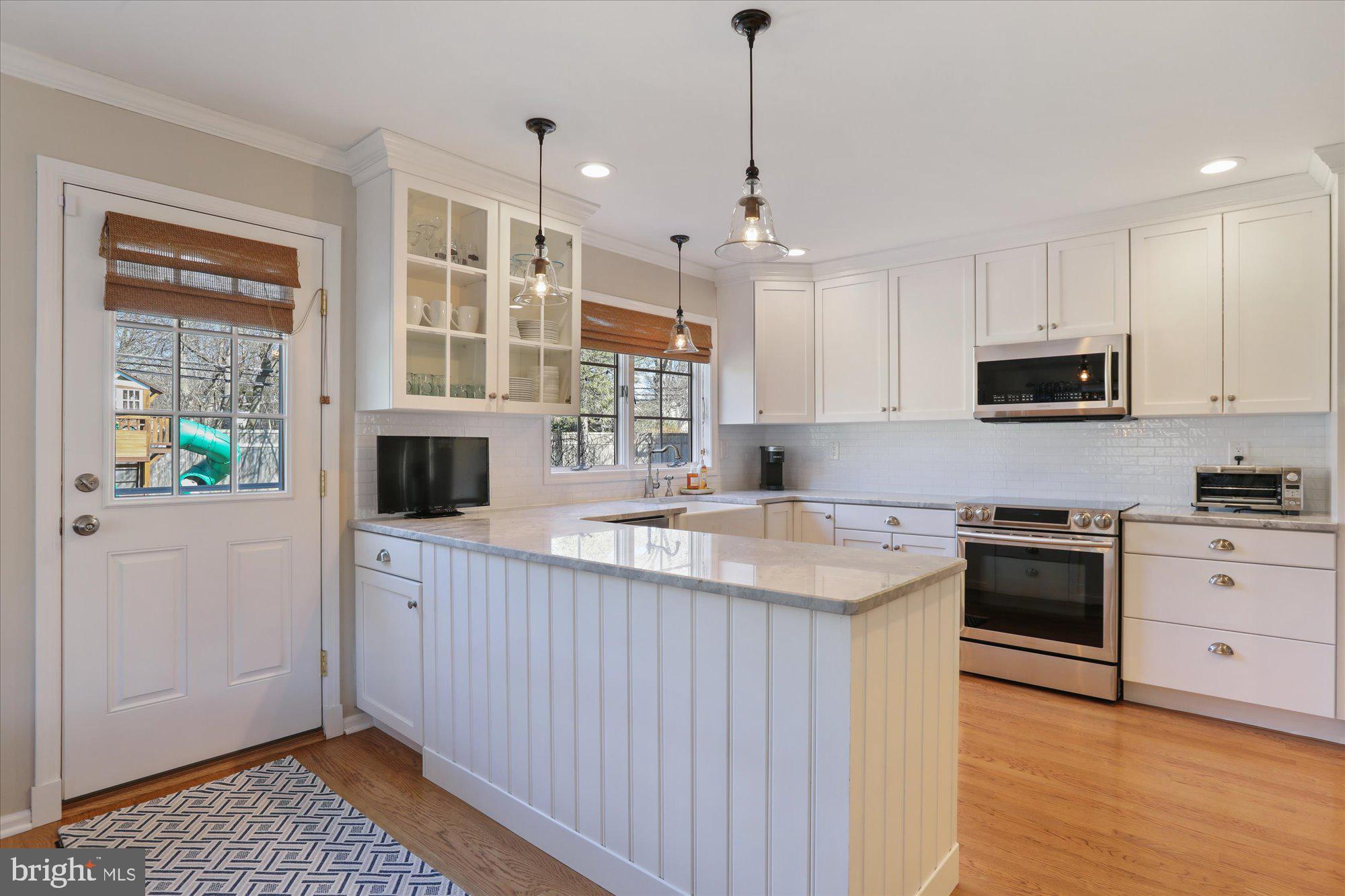 MAKEFIELD MANOR - Residential