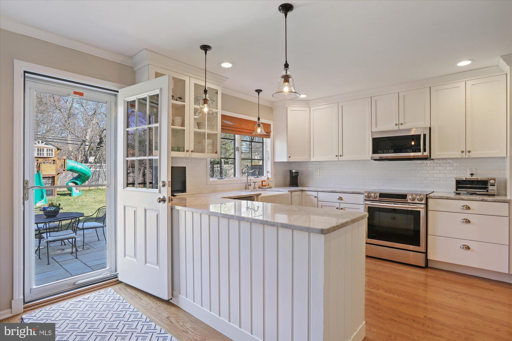 MAKEFIELD MANOR - Residential