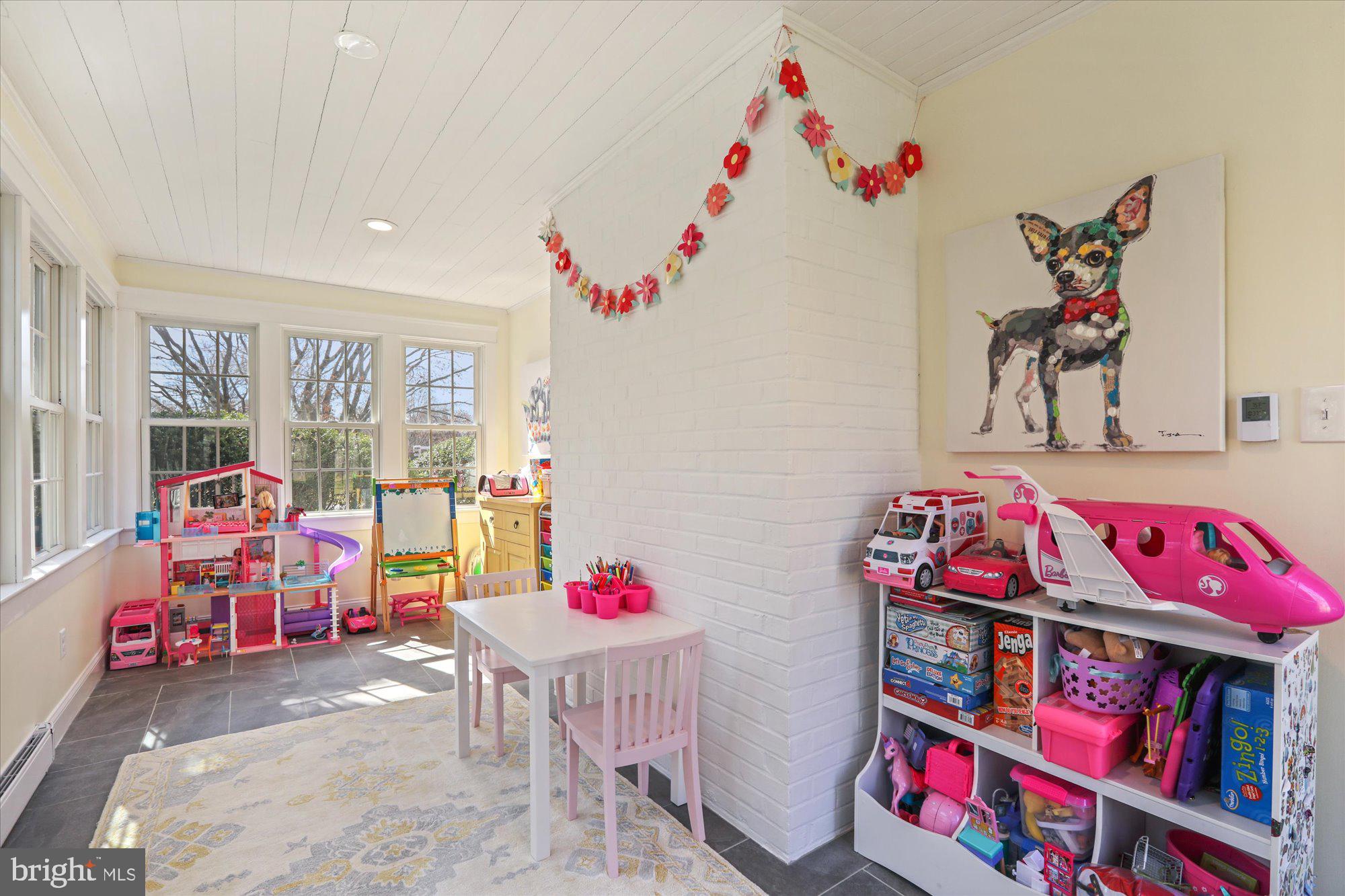 MAKEFIELD MANOR - Residential
