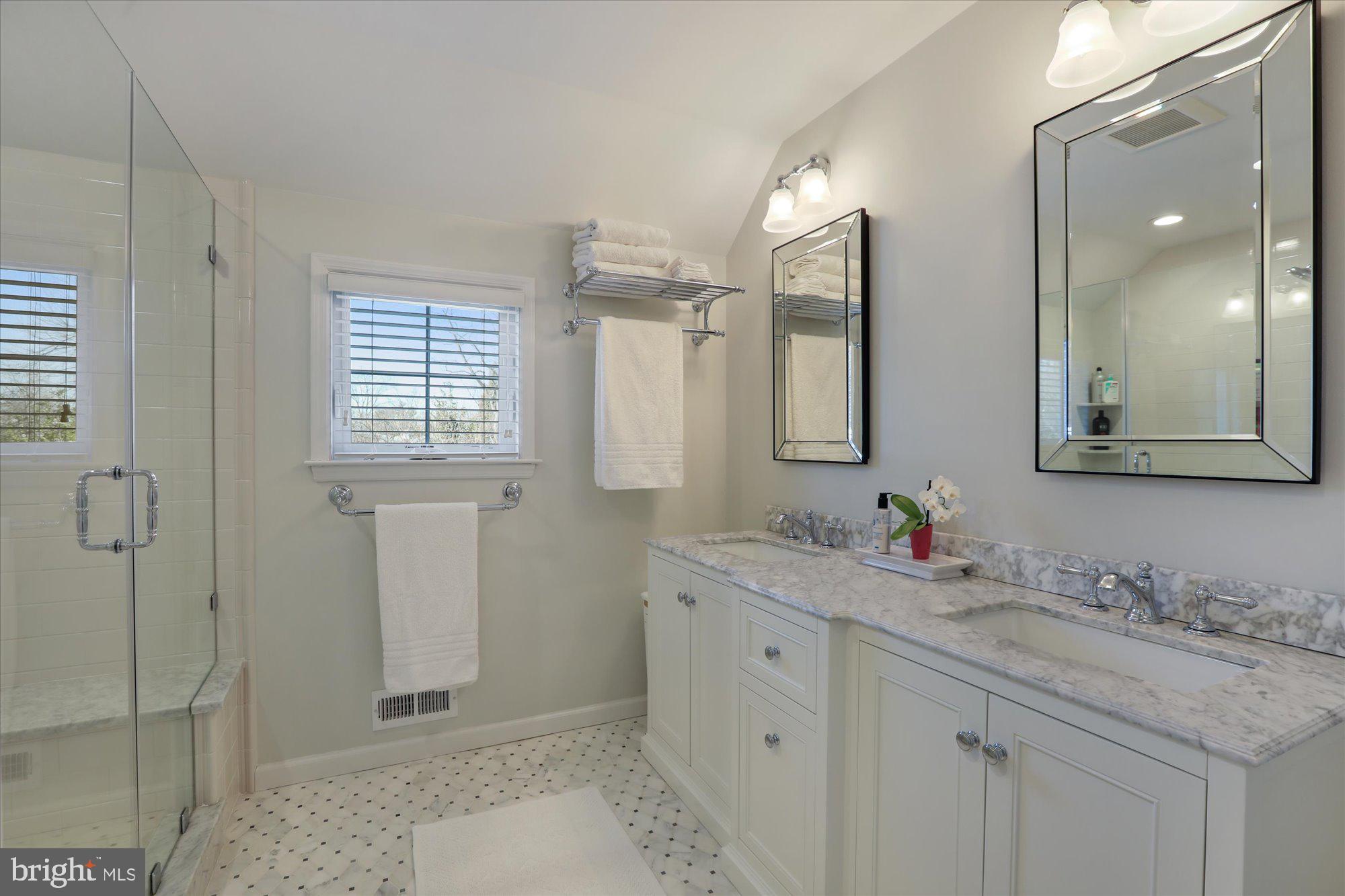 MAKEFIELD MANOR - Residential