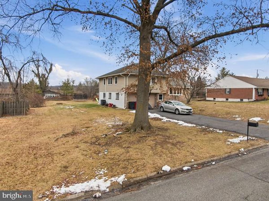 Photo of 957 Kenny Road, POTTSTOWN, PA 19464 (MLS # PAMC2168666)