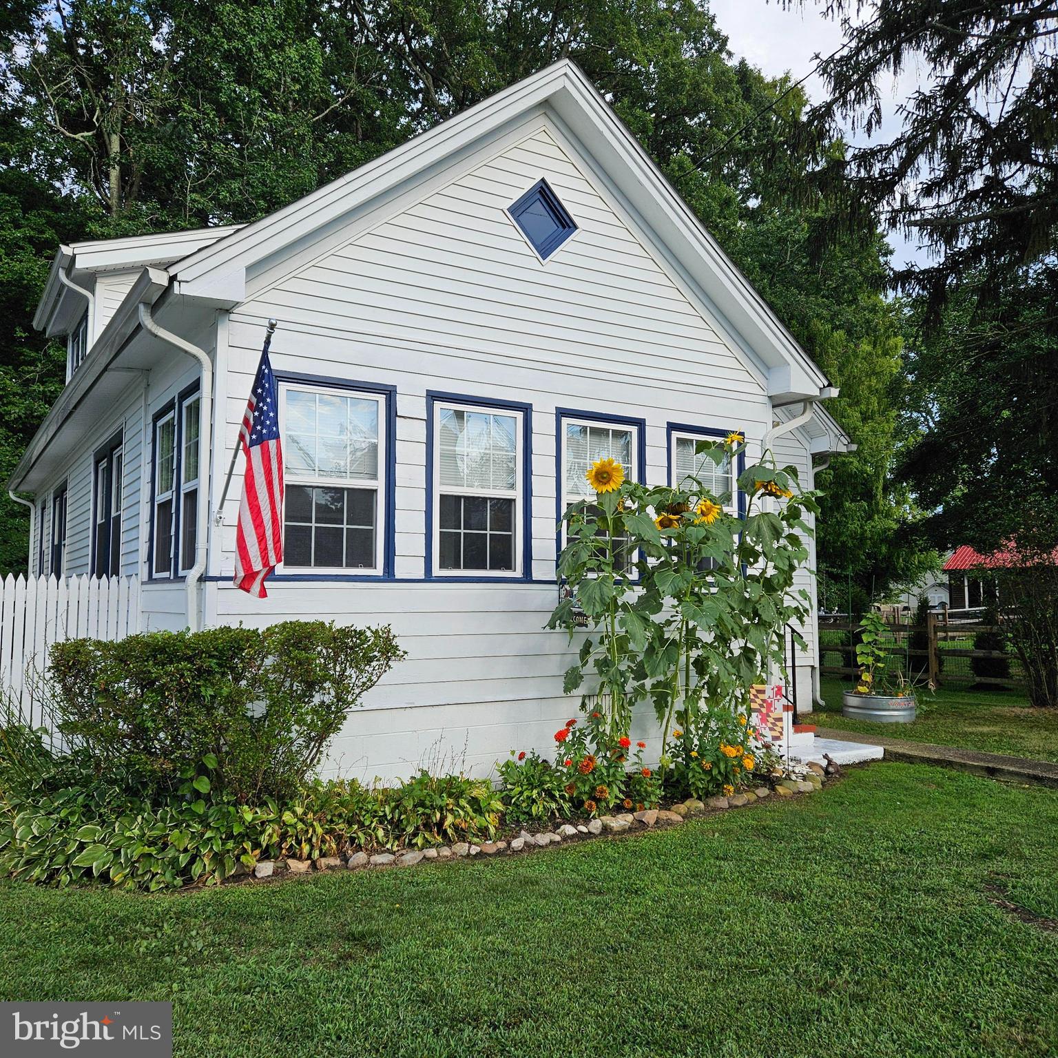 5827 S HAWTHORNE AVENUE