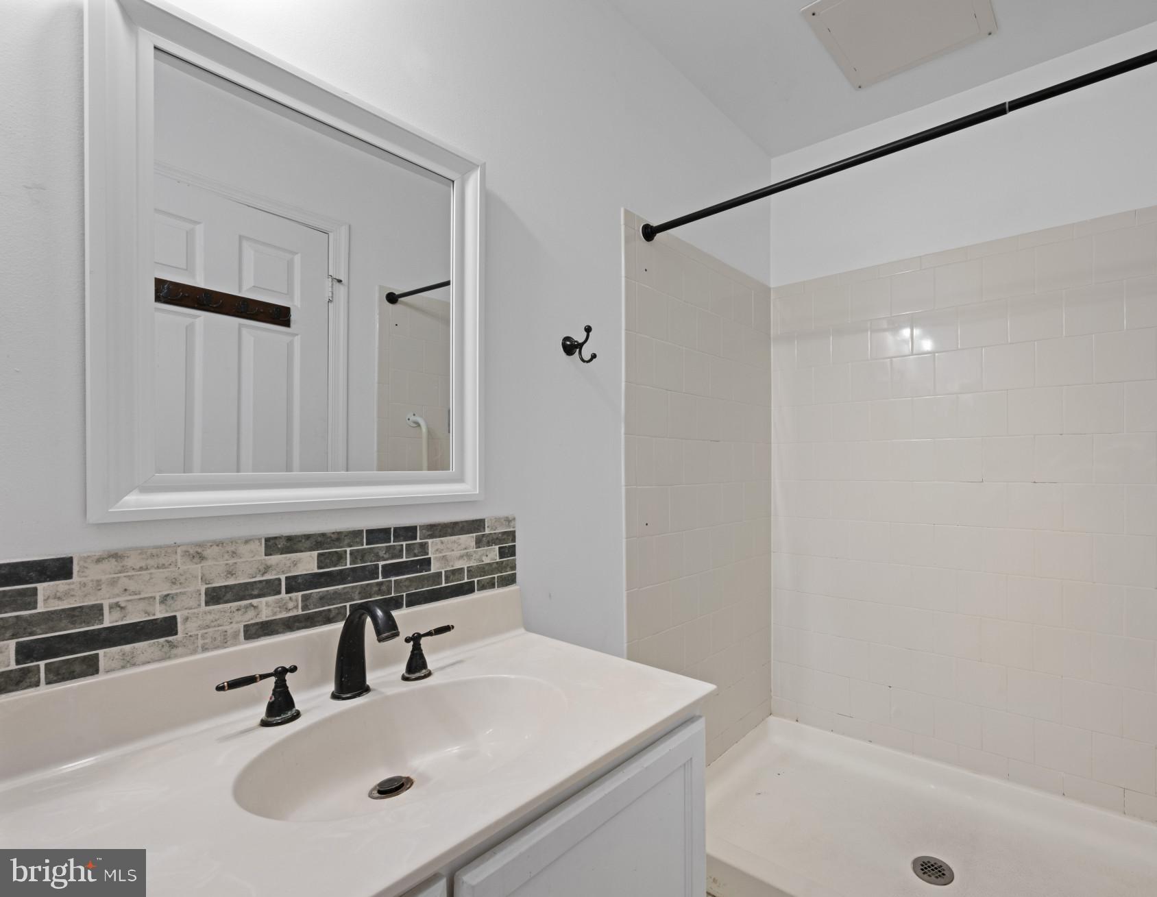 RAINFLOWER/LOVETON - Residential Lease