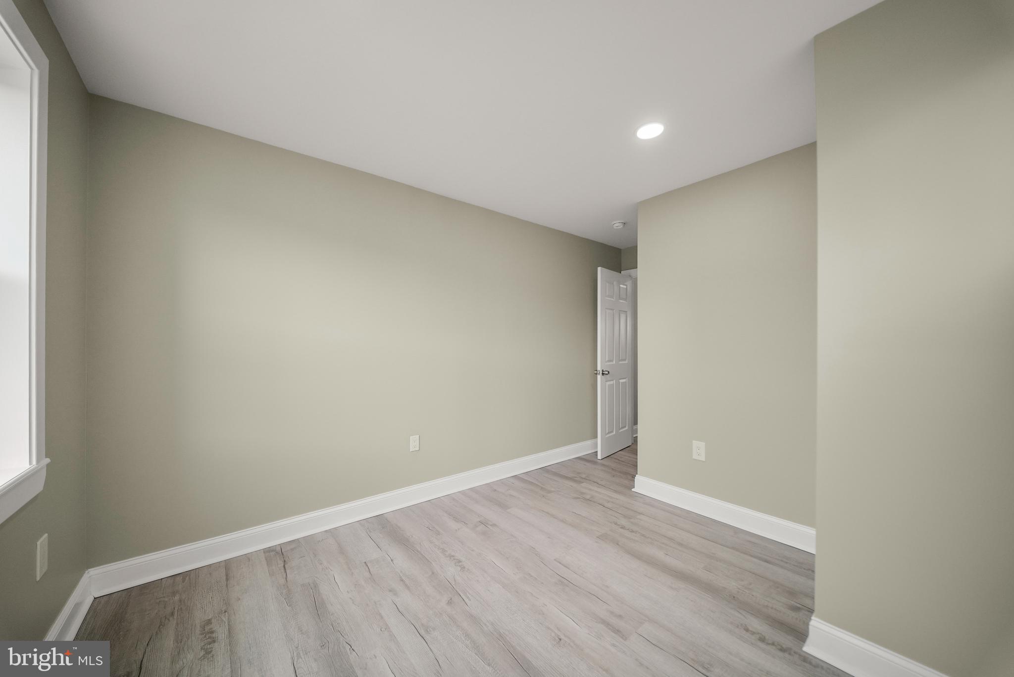 LAWNCREST - Residential