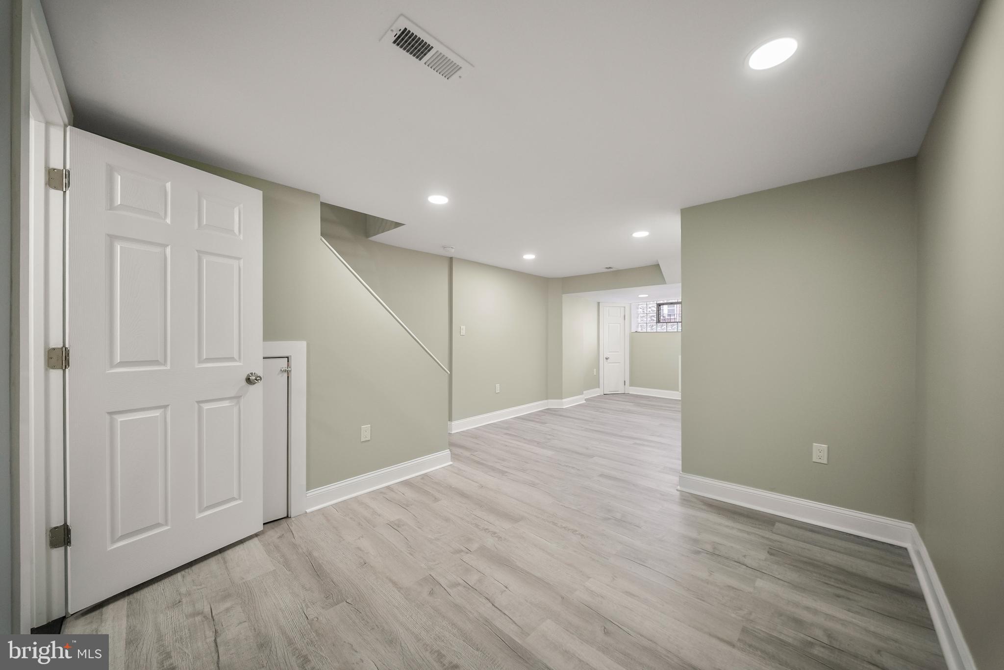 LAWNCREST - Residential