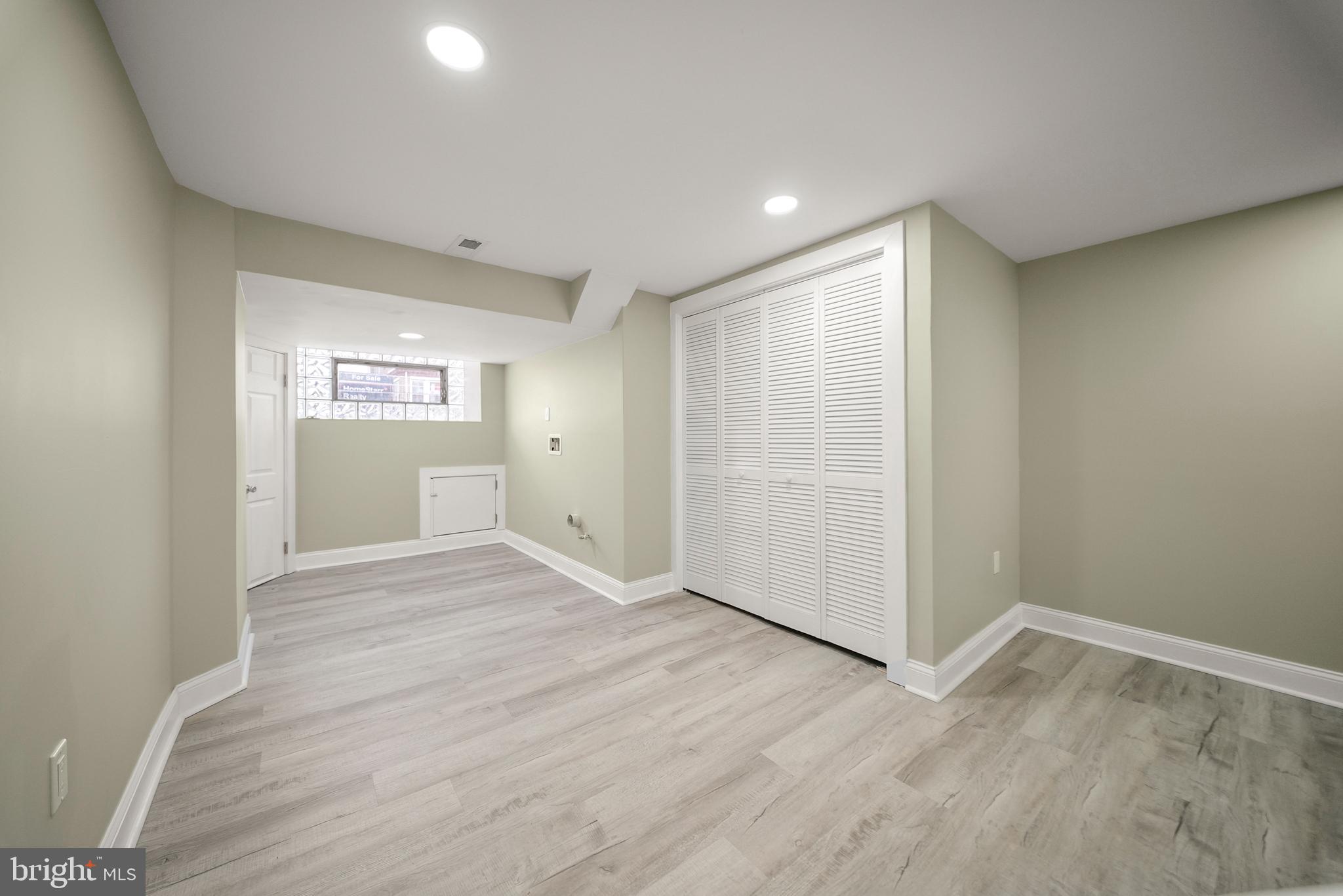 LAWNCREST - Residential