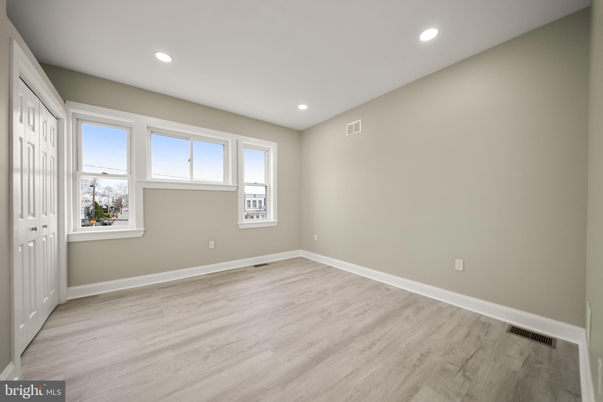 LAWNCREST - Residential