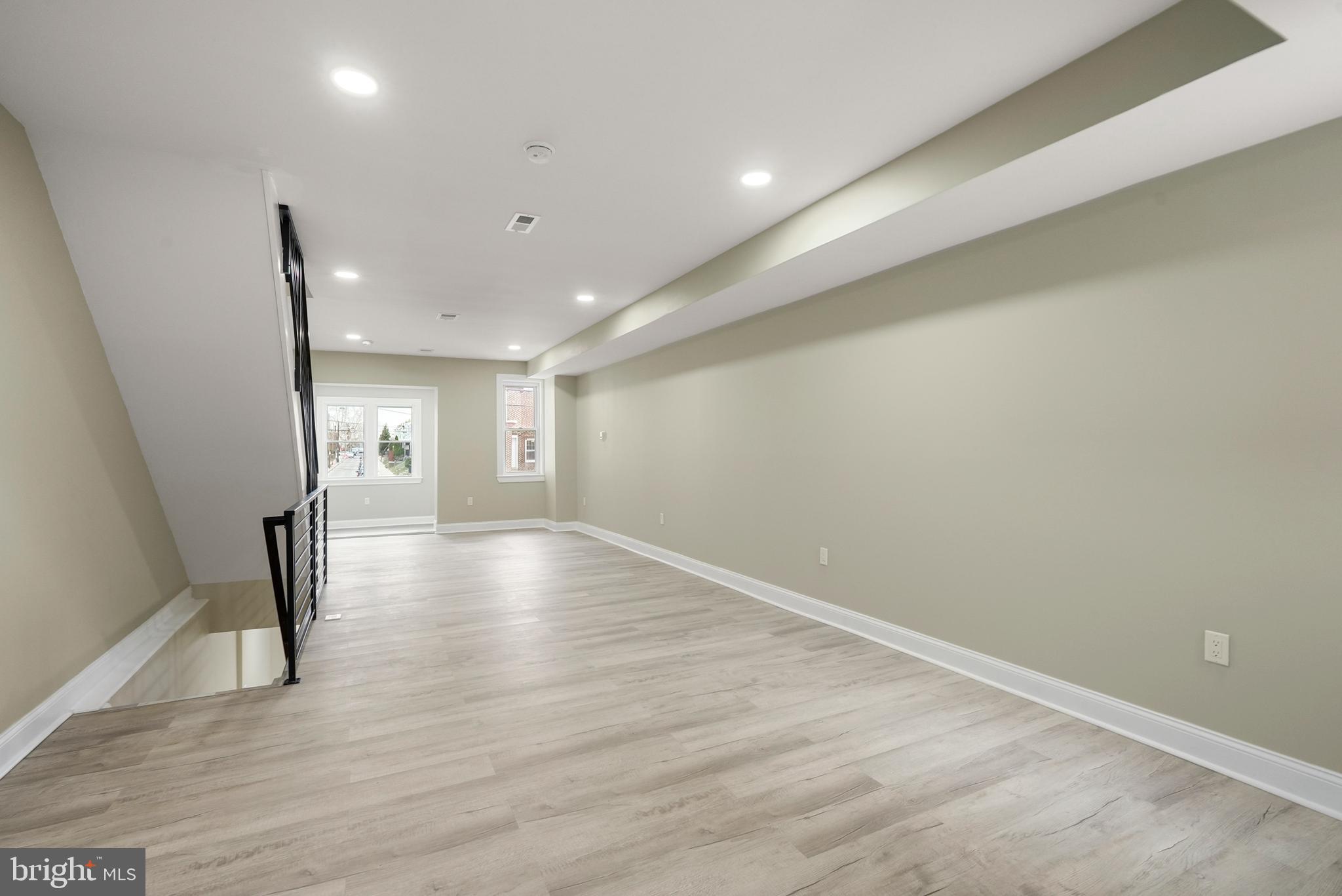 LAWNCREST - Residential