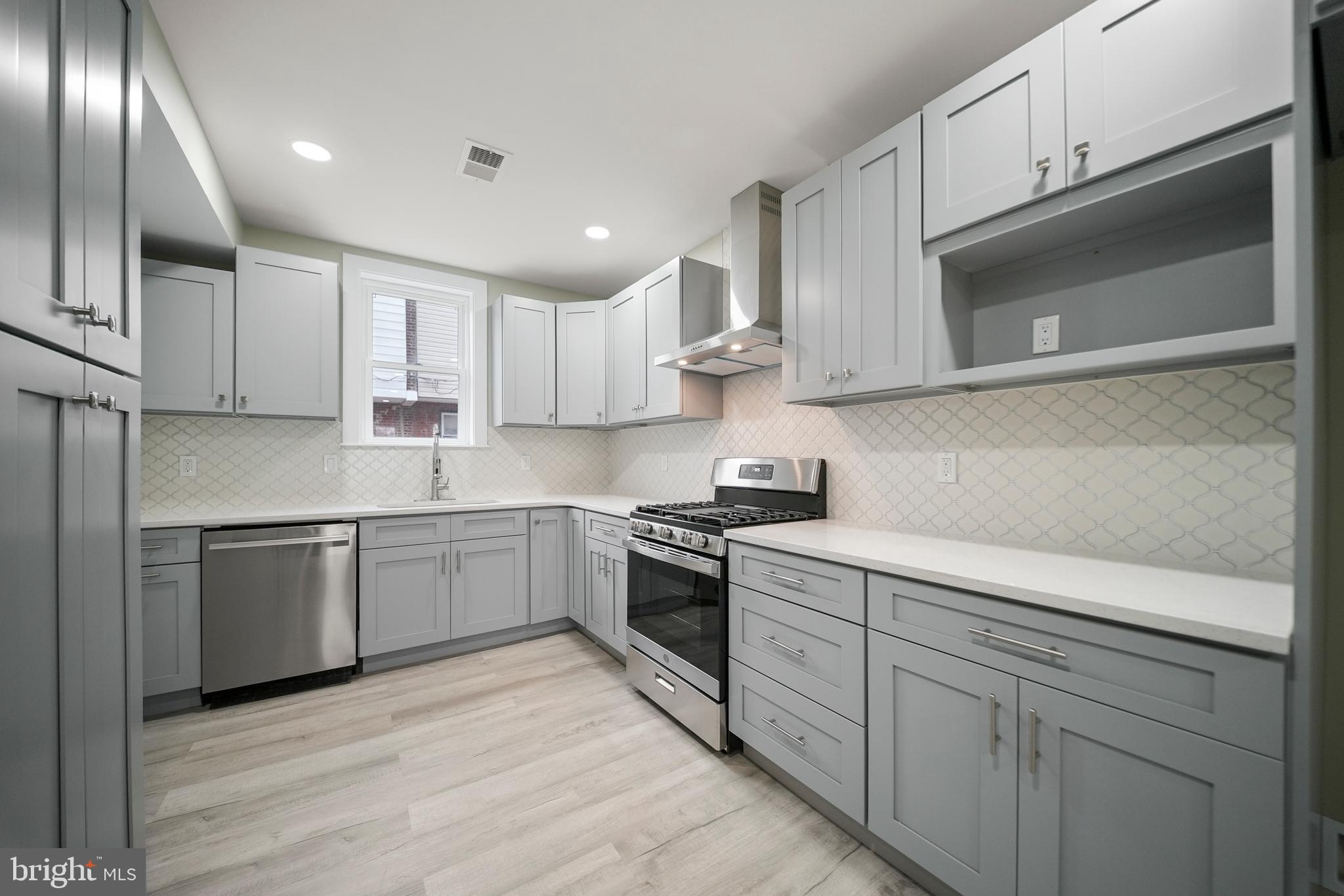 LAWNCREST - Residential