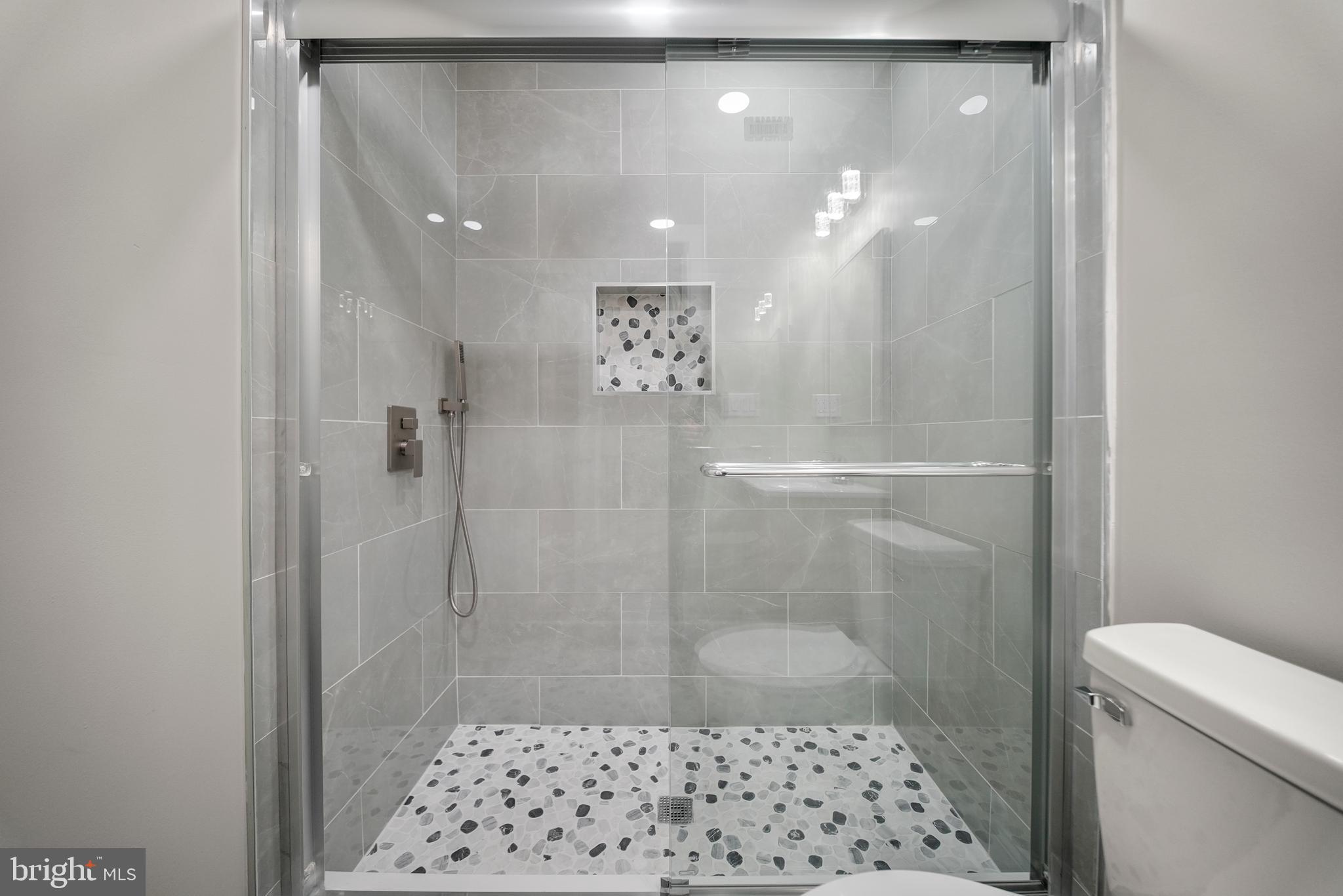 LAWNCREST - Residential