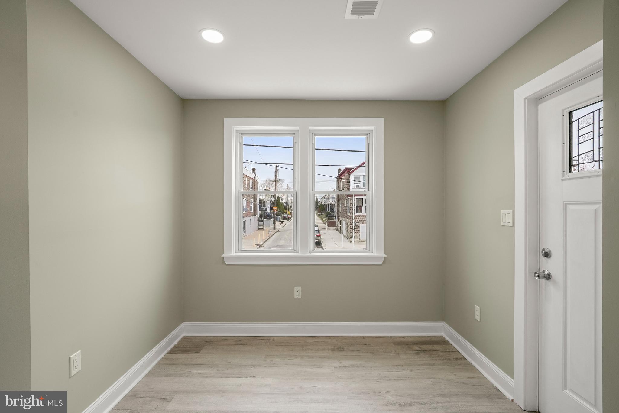 LAWNCREST - Residential