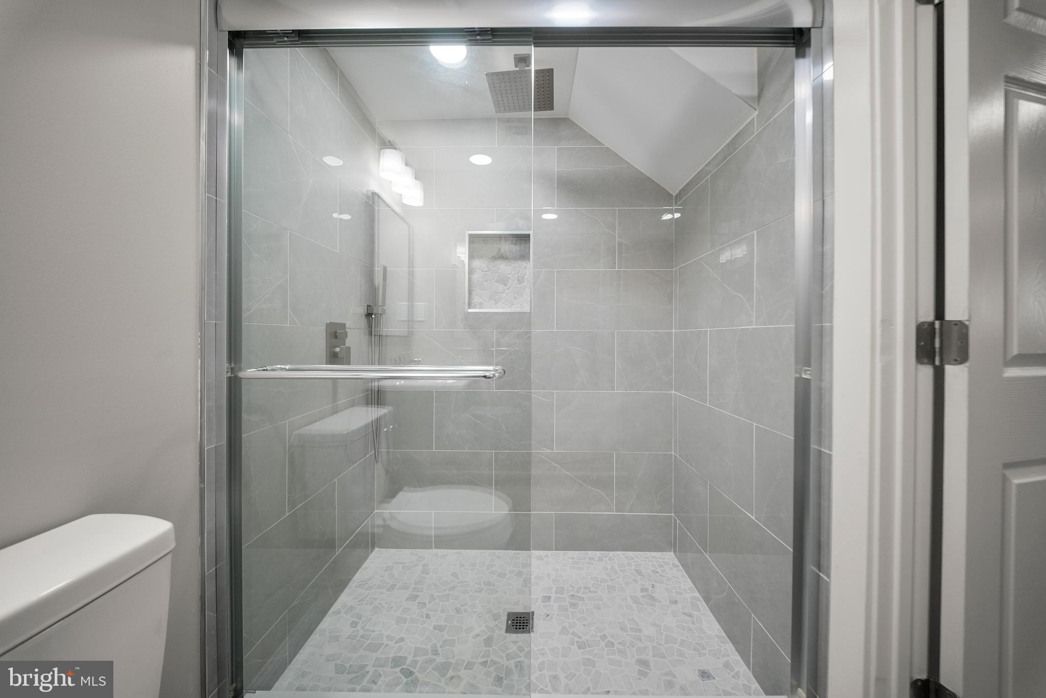 LAWNCREST - Residential