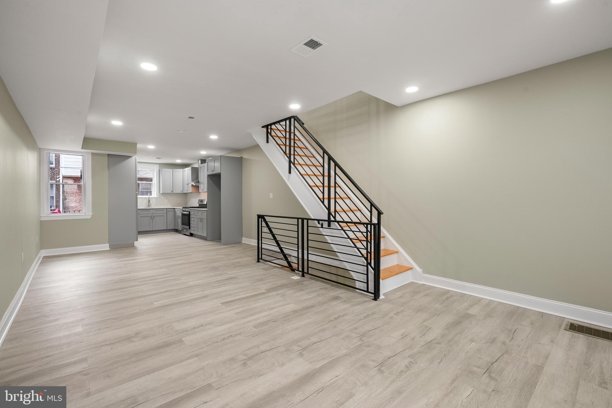 LAWNCREST - Residential