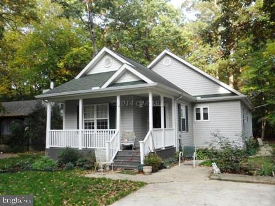 Cute custom-built contemporary. 1 level, 3 bedroom, 2 bath home with 13x13 screened porch. Hardwood thru out living areas. Cozy pellet stove in great room. Detached Storage Shed .  Nice covered front porch.  Close to Somerset Park. Paved Driveway too!