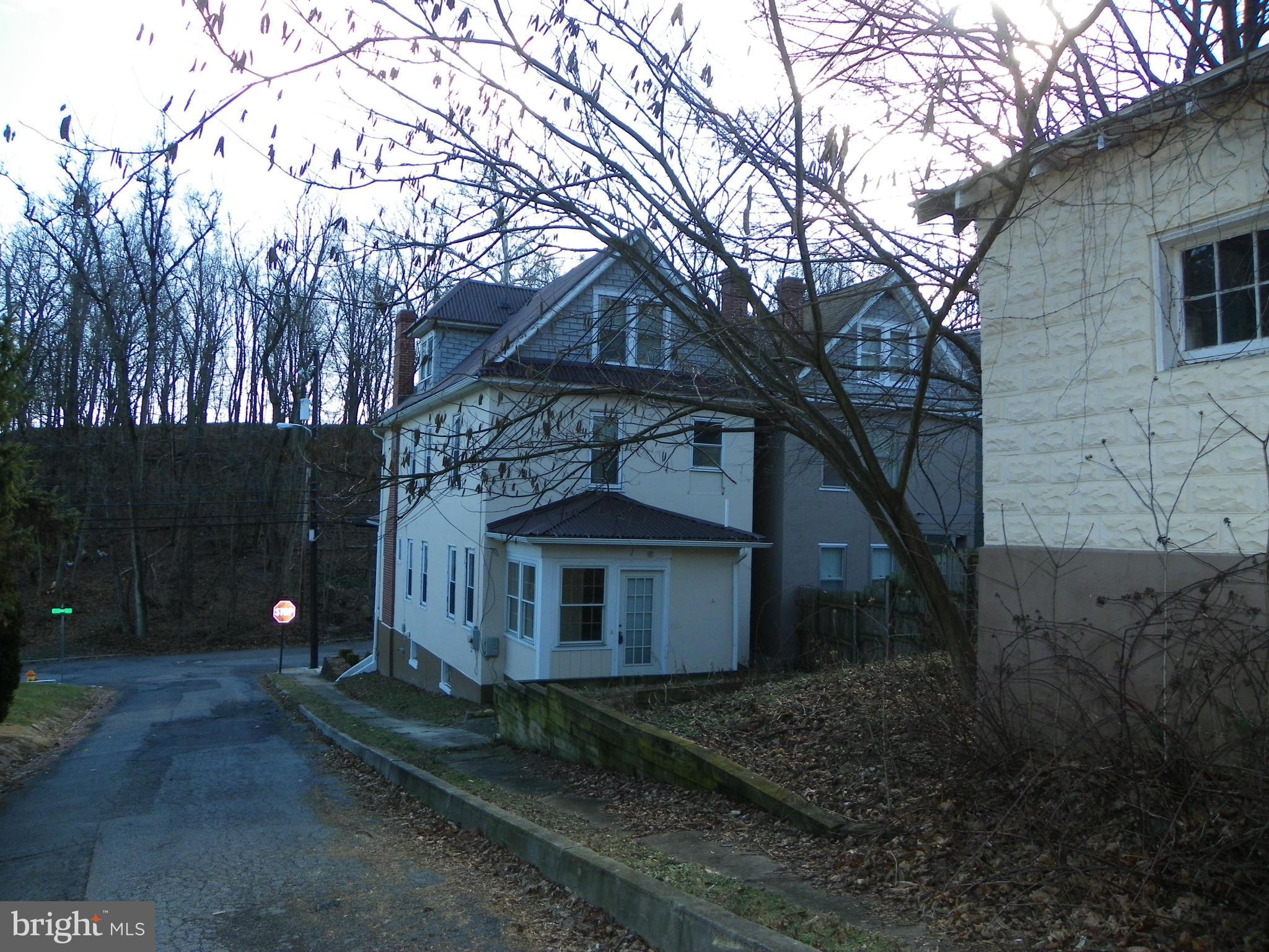 WEST SIDE - Residential