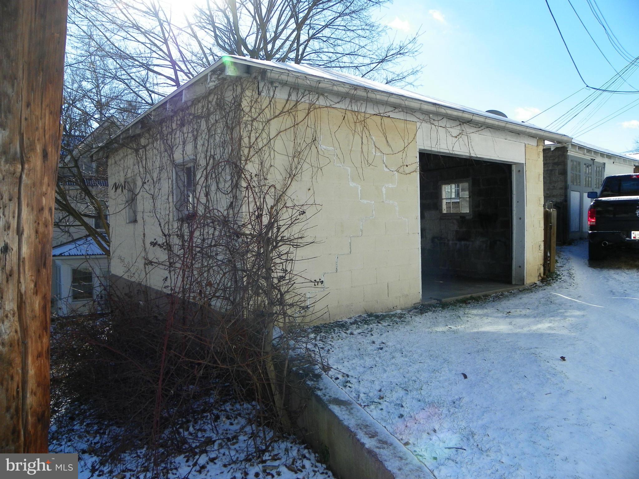 WEST SIDE - Residential