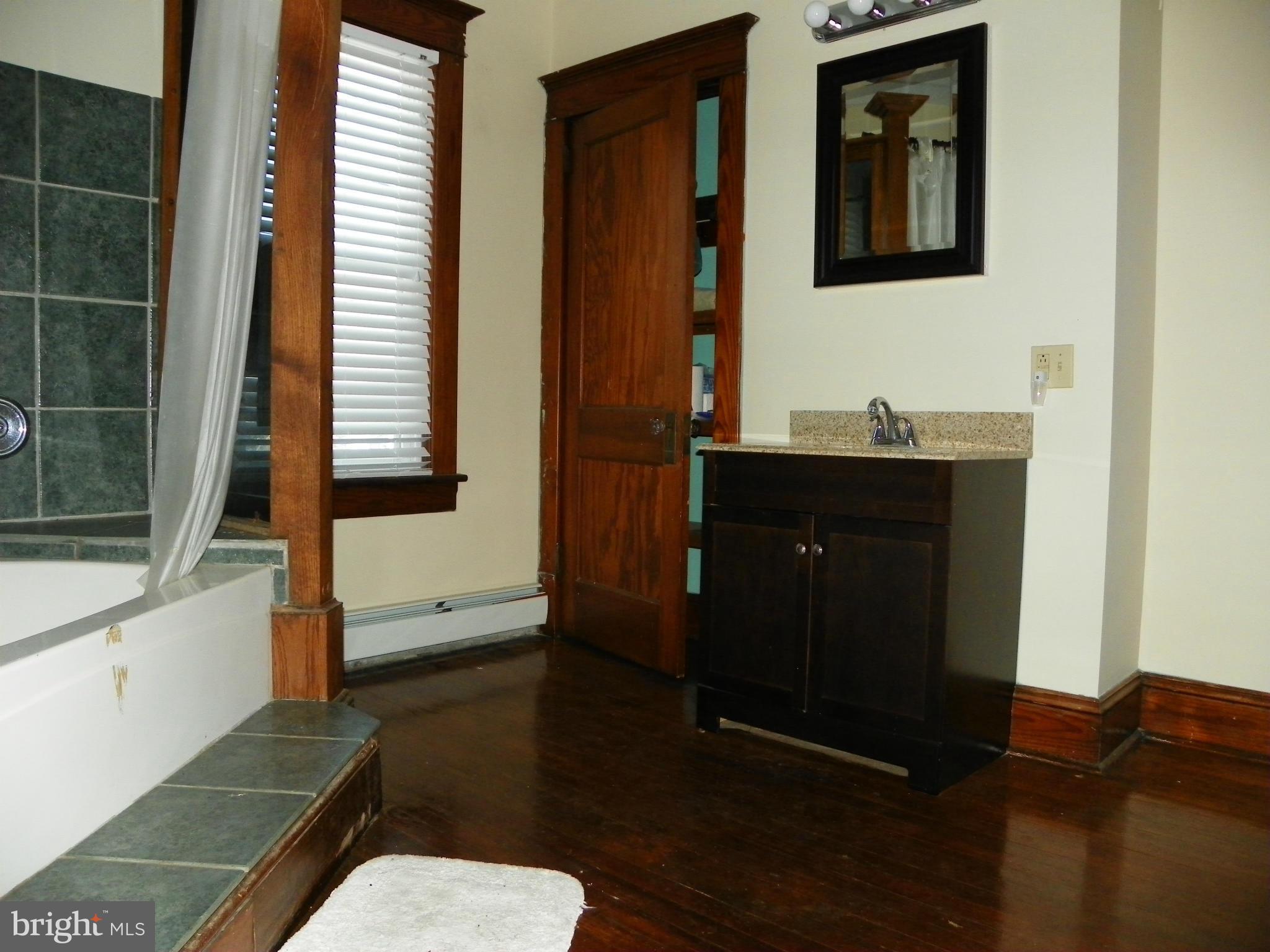 WEST SIDE - Residential