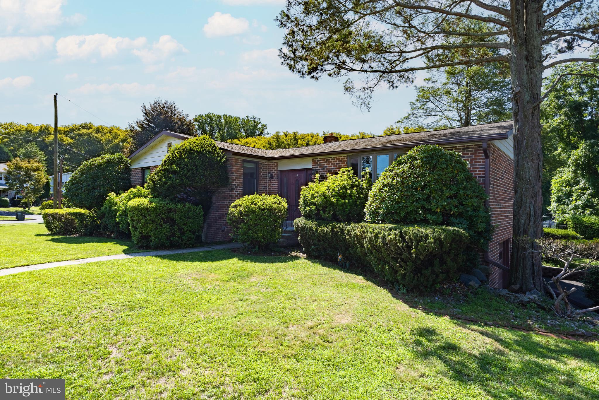 975 SPRING VIEW DRIVE