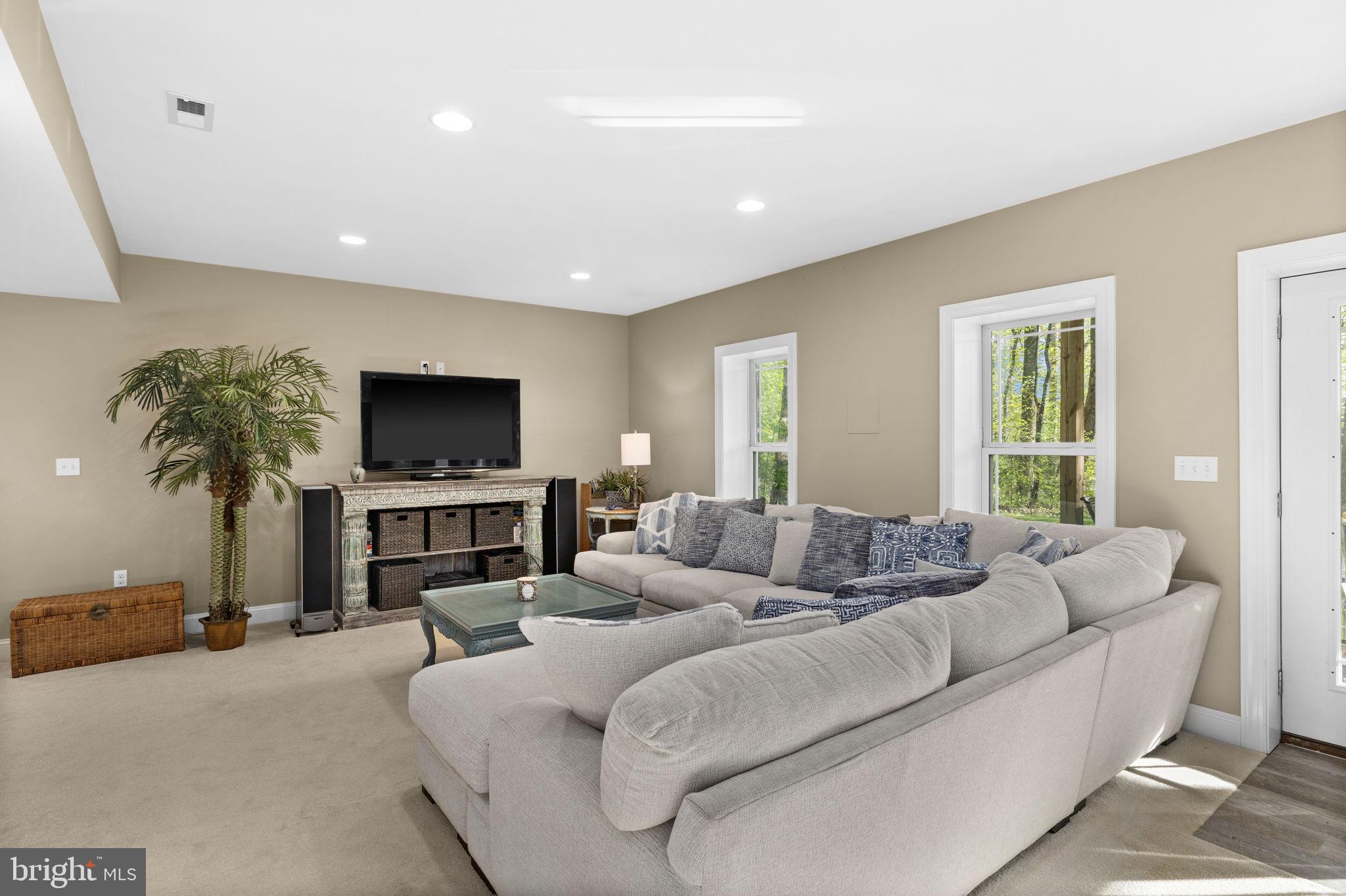 SARA SCOTT ESTATE - Residential