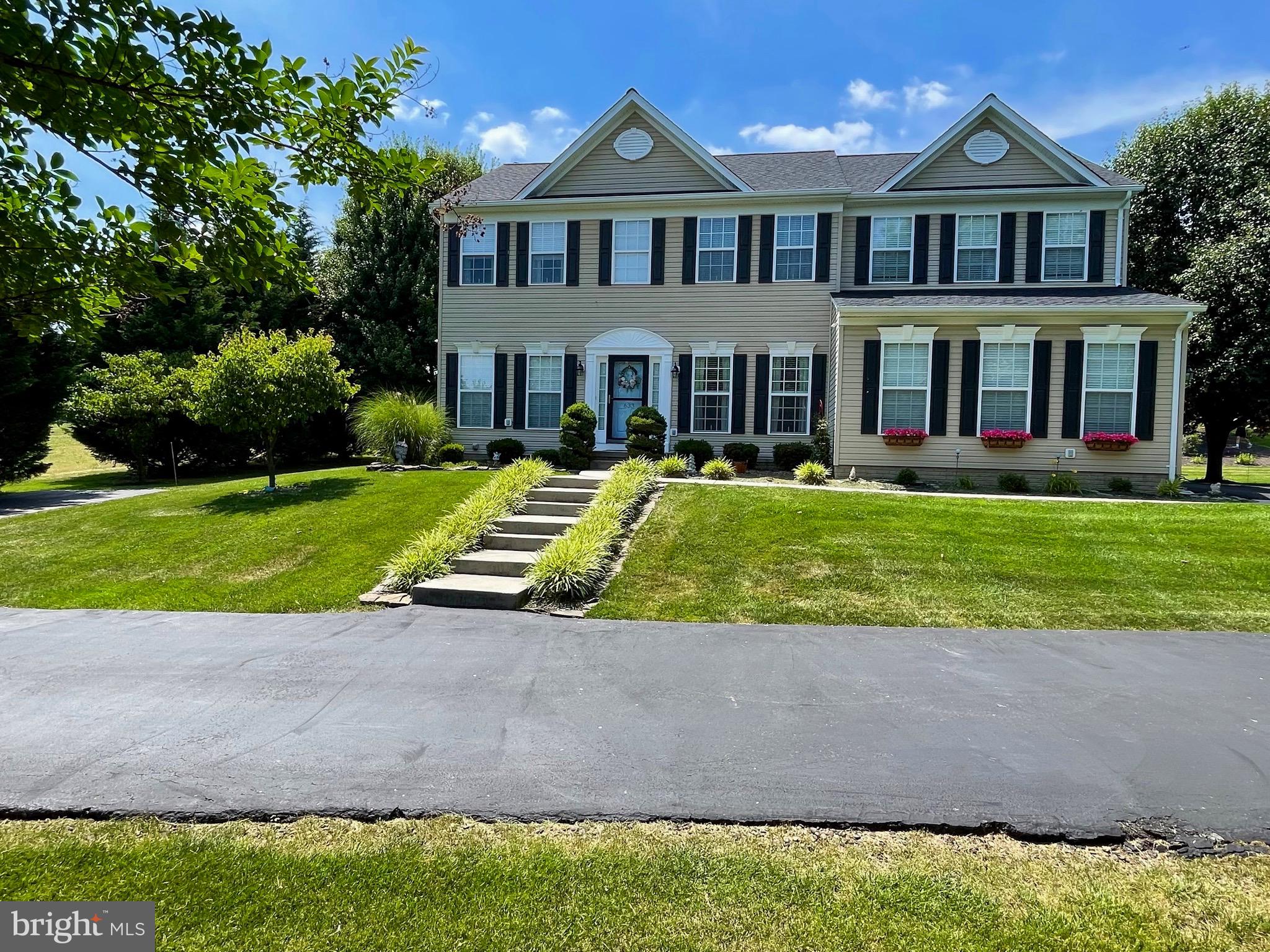 APPLE KNOLLS ESTATES - Residential