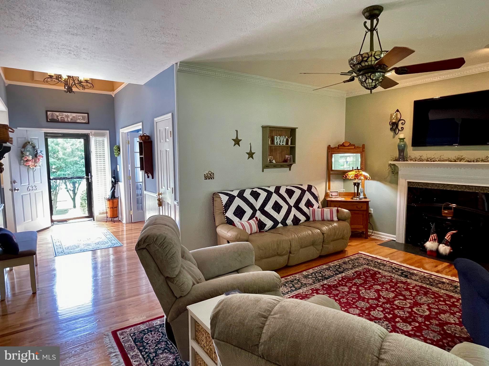 APPLE KNOLLS ESTATES - Residential