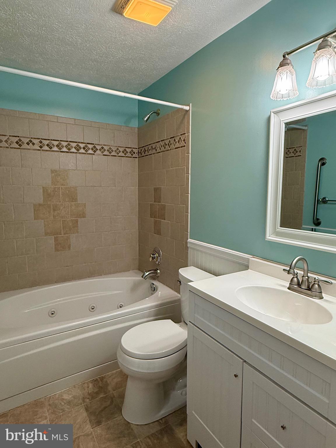 APPLE KNOLLS ESTATES - Residential