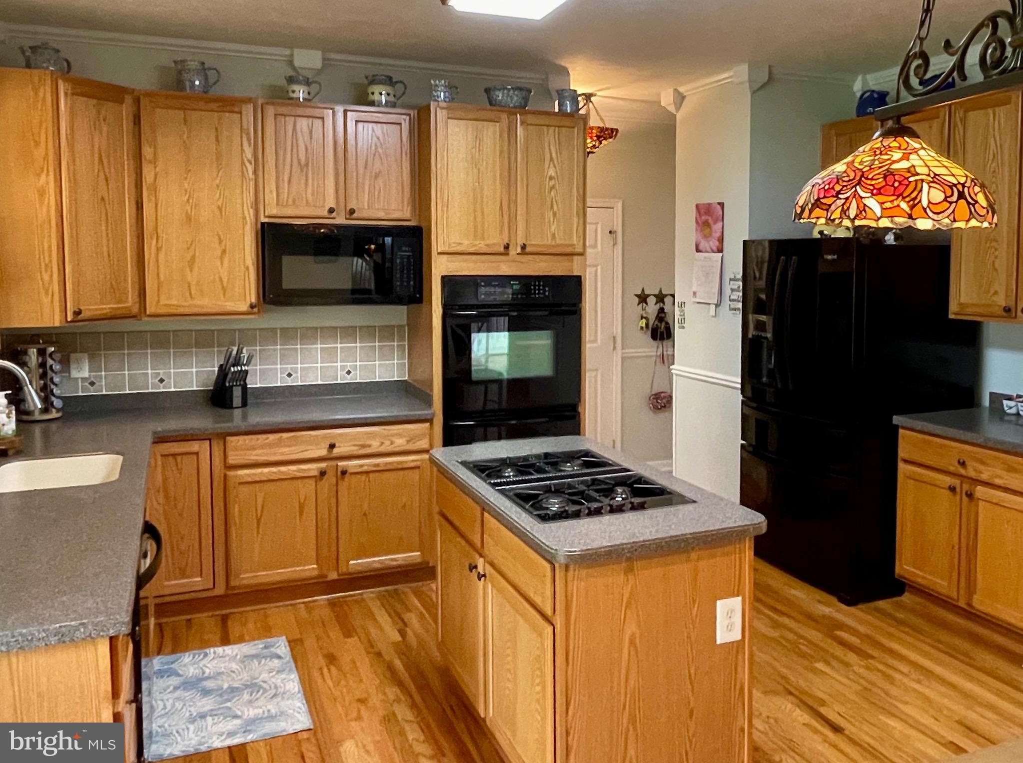 APPLE KNOLLS ESTATES - Residential