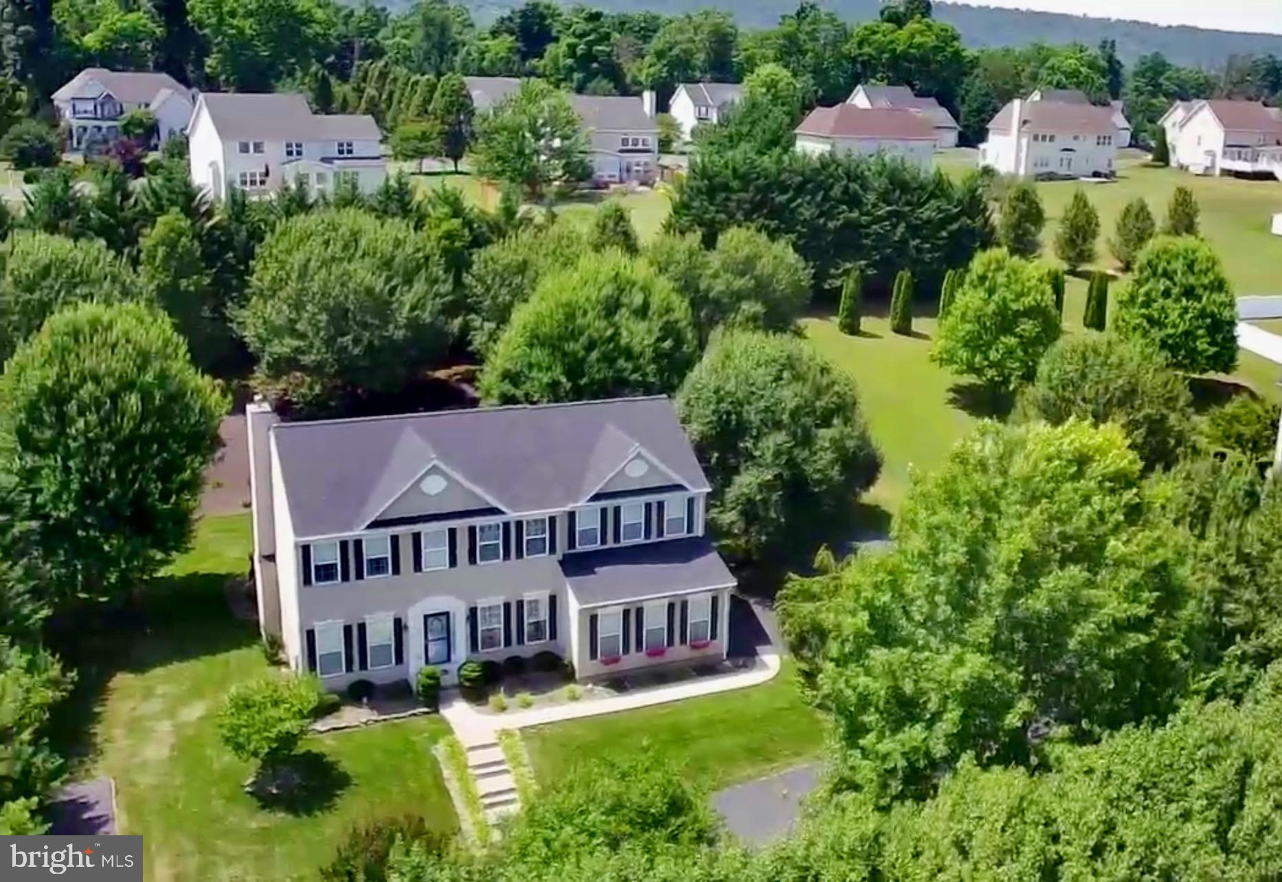 APPLE KNOLLS ESTATES - Residential