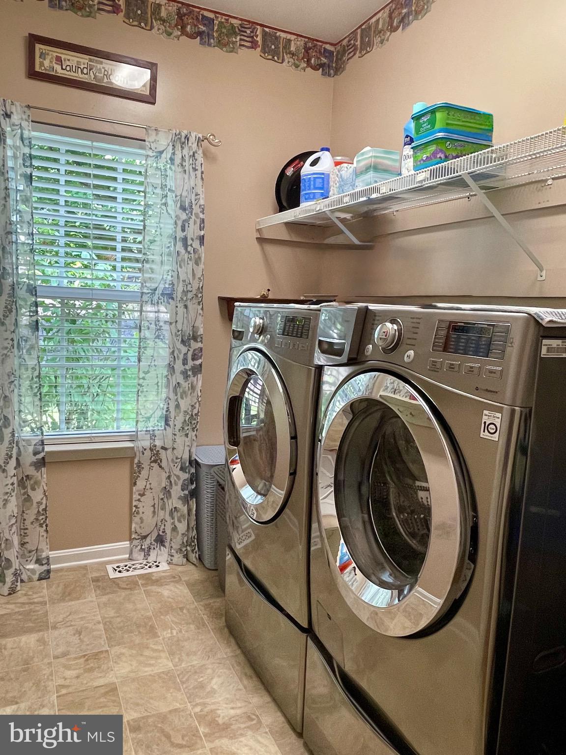 APPLE KNOLLS ESTATES - Residential