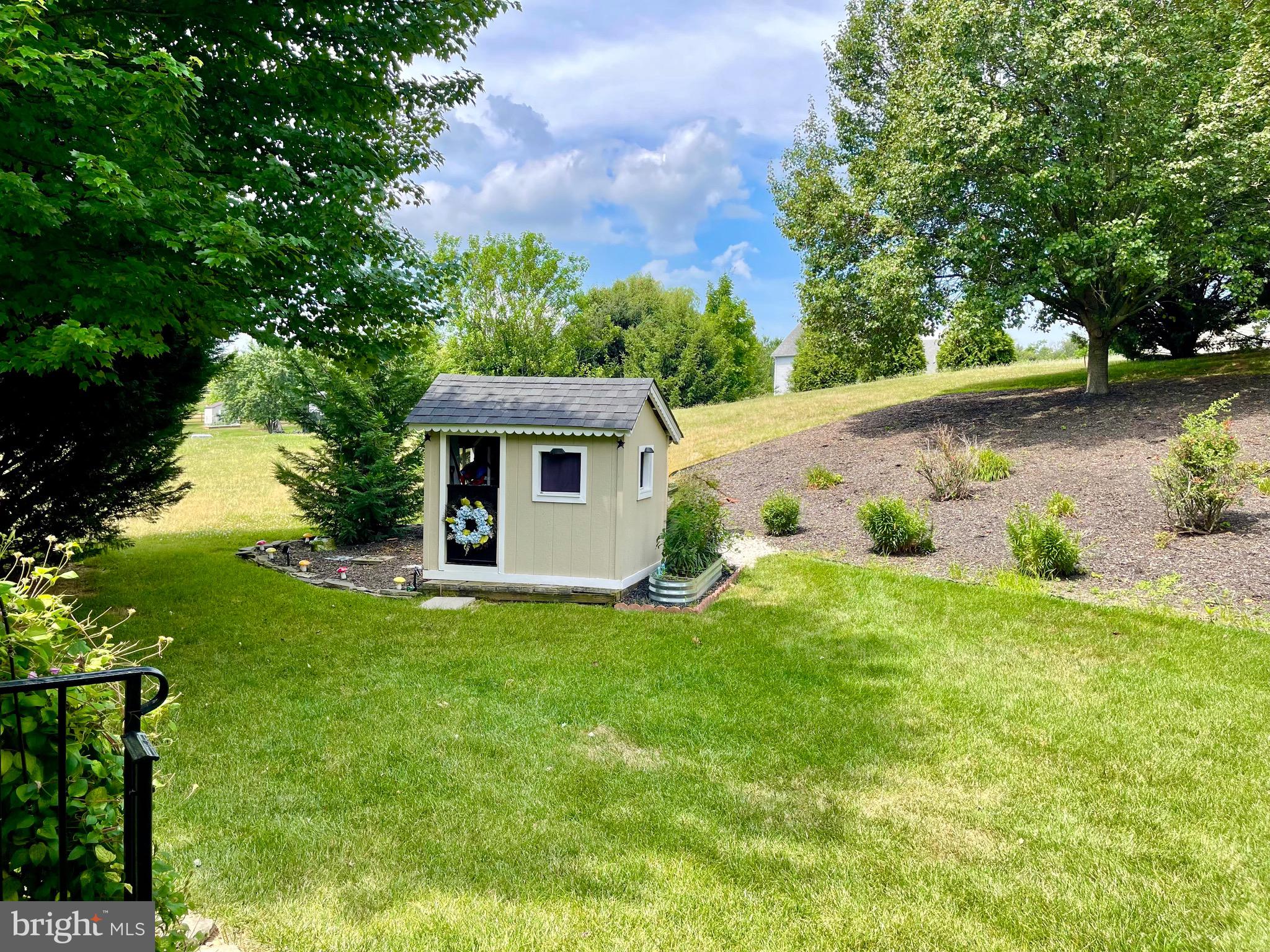 APPLE KNOLLS ESTATES - Residential