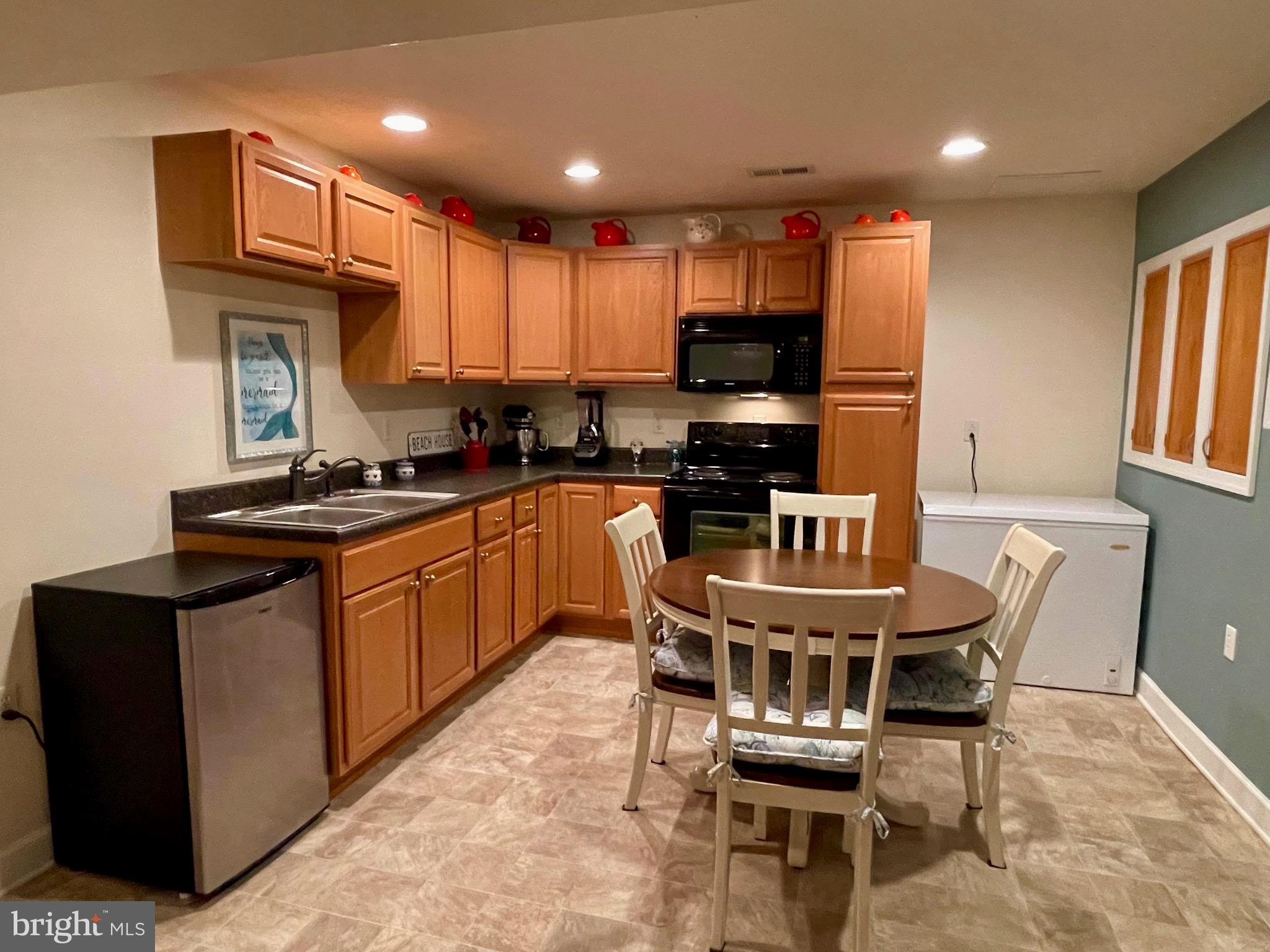 APPLE KNOLLS ESTATES - Residential